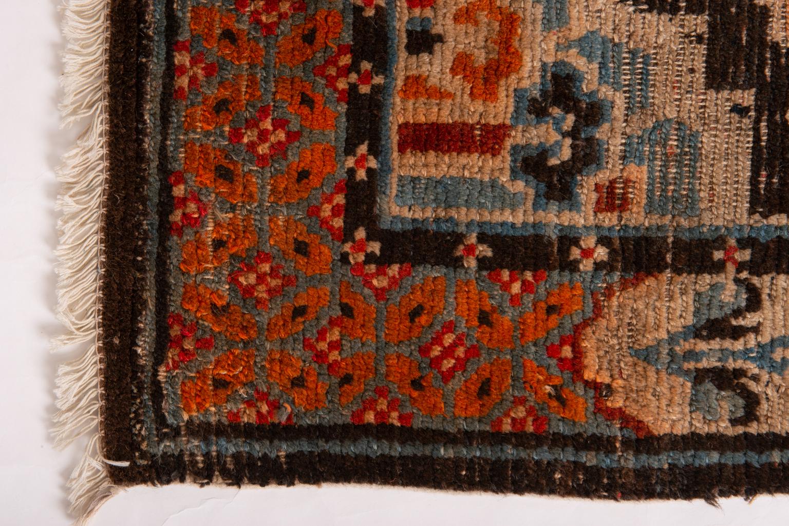 Tibetischer antiker Teppich mit Blumen aus einer Privatsammlung (20. Jahrhundert) im Angebot