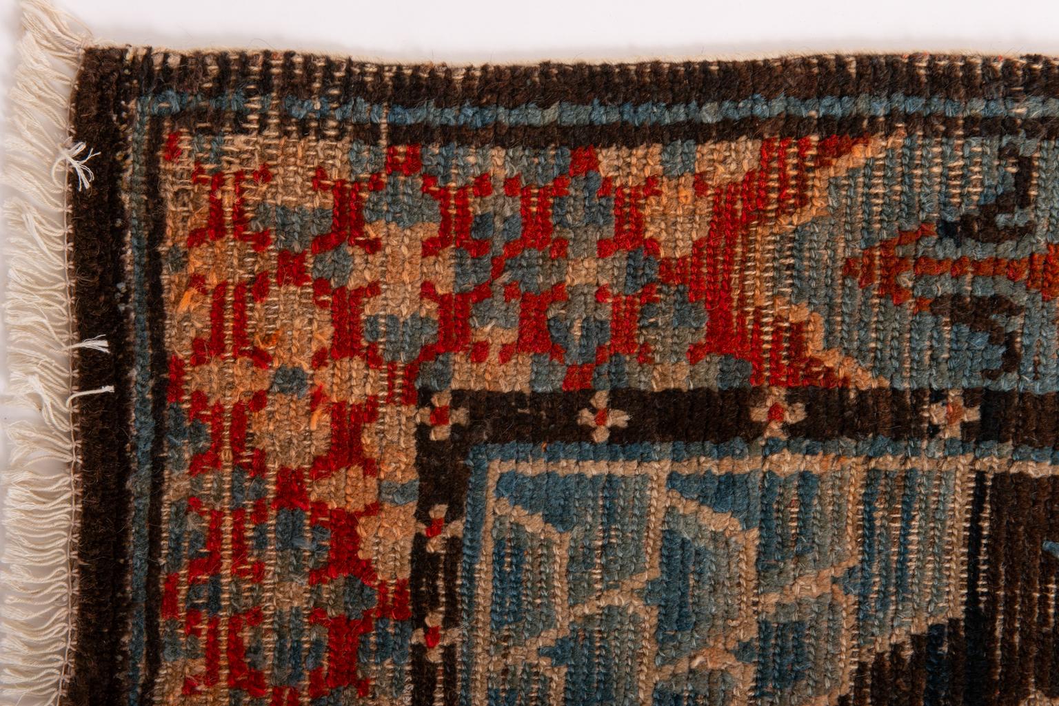 Tibetischer antiker Teppich mit Blumen aus einer Privatsammlung (Wolle) im Angebot