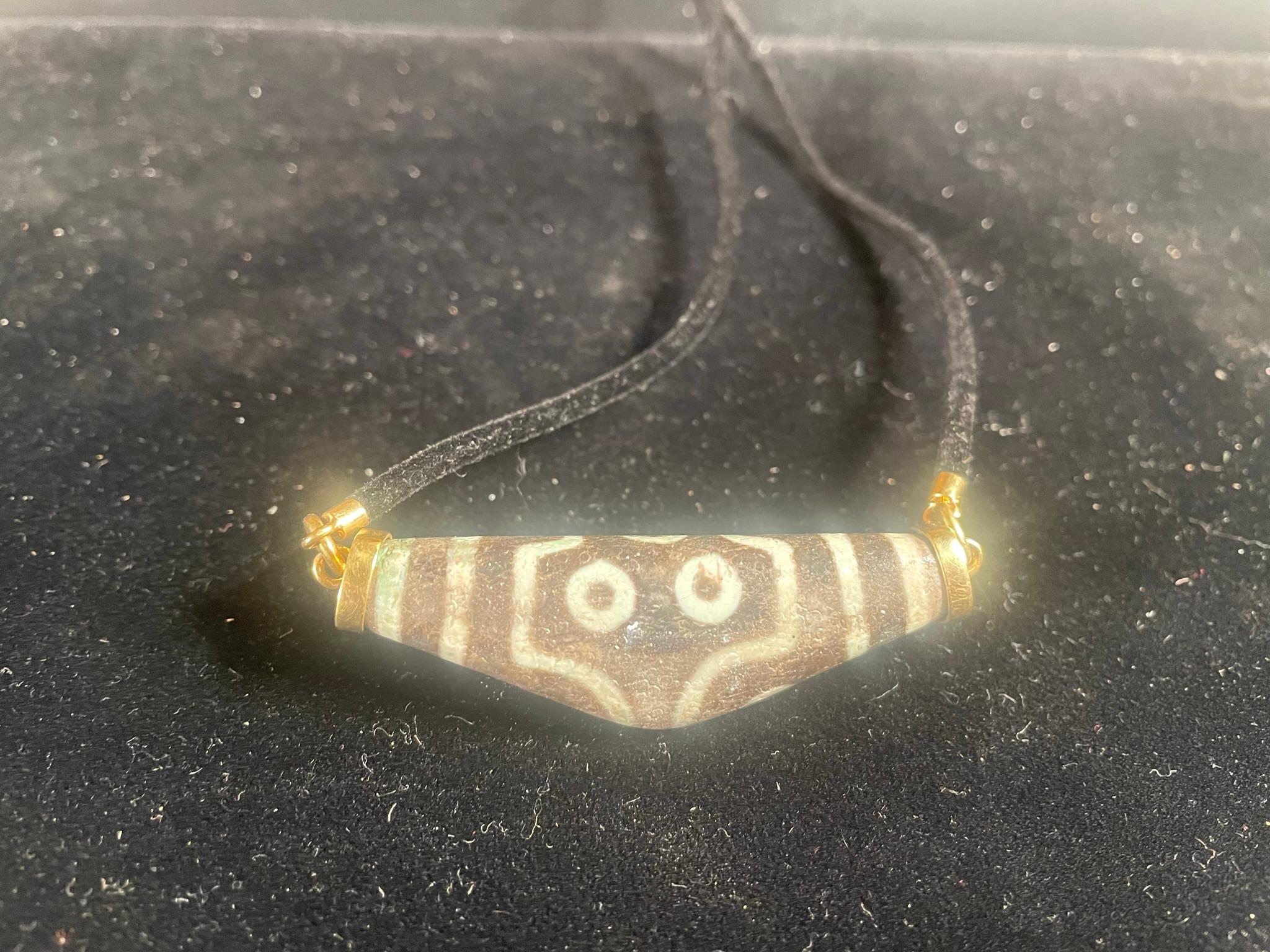Tibet Antique Protection Dzi Bead 18-Karat Gold Necklace  1