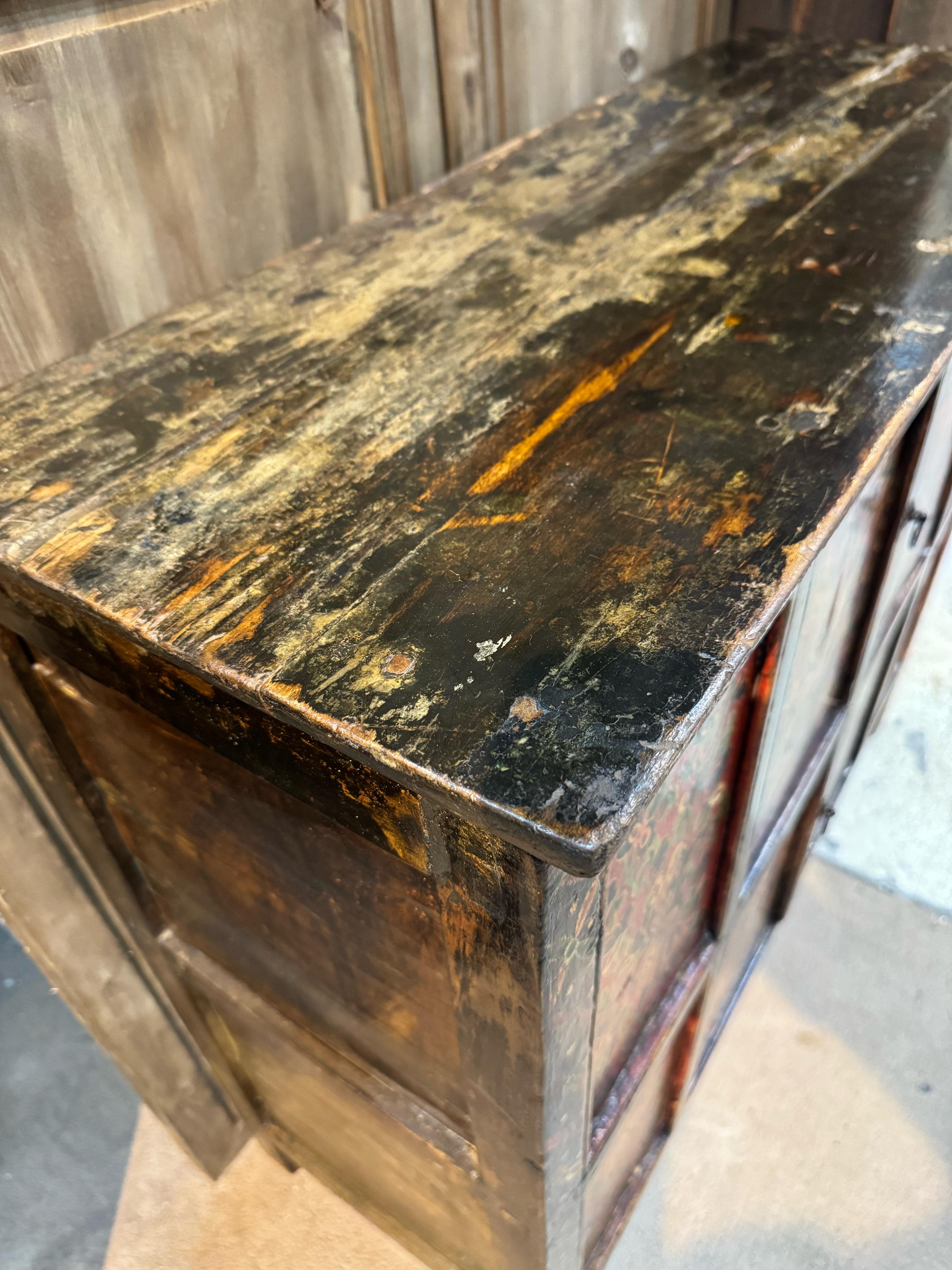 Tibetan 19th Century Cabinet with Hand-painted Floral Design on Red Background For Sale 4