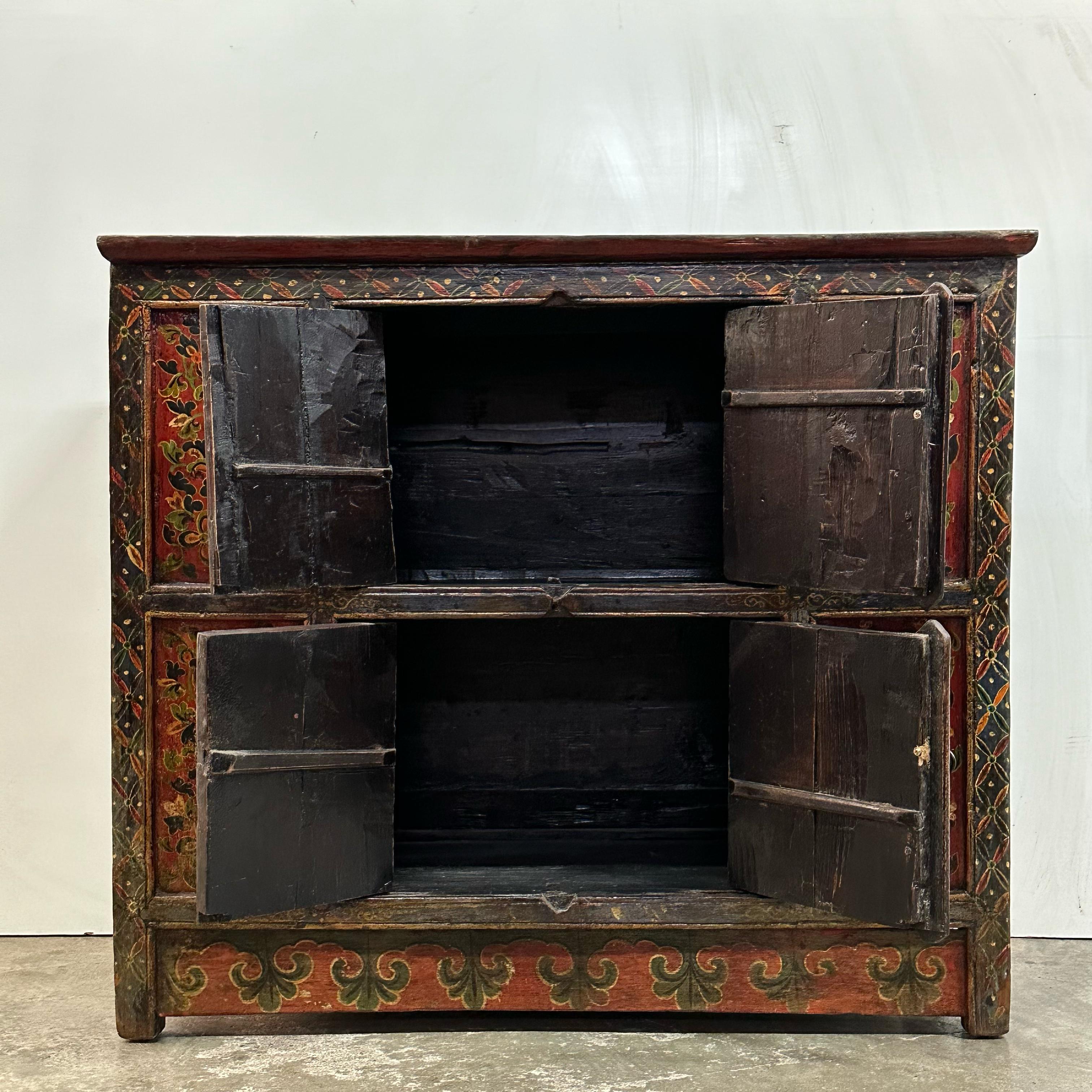 Tibetan 19th Century Cabinet with Hand-painted Floral Design on Red Background In Good Condition For Sale In Singapore, SG