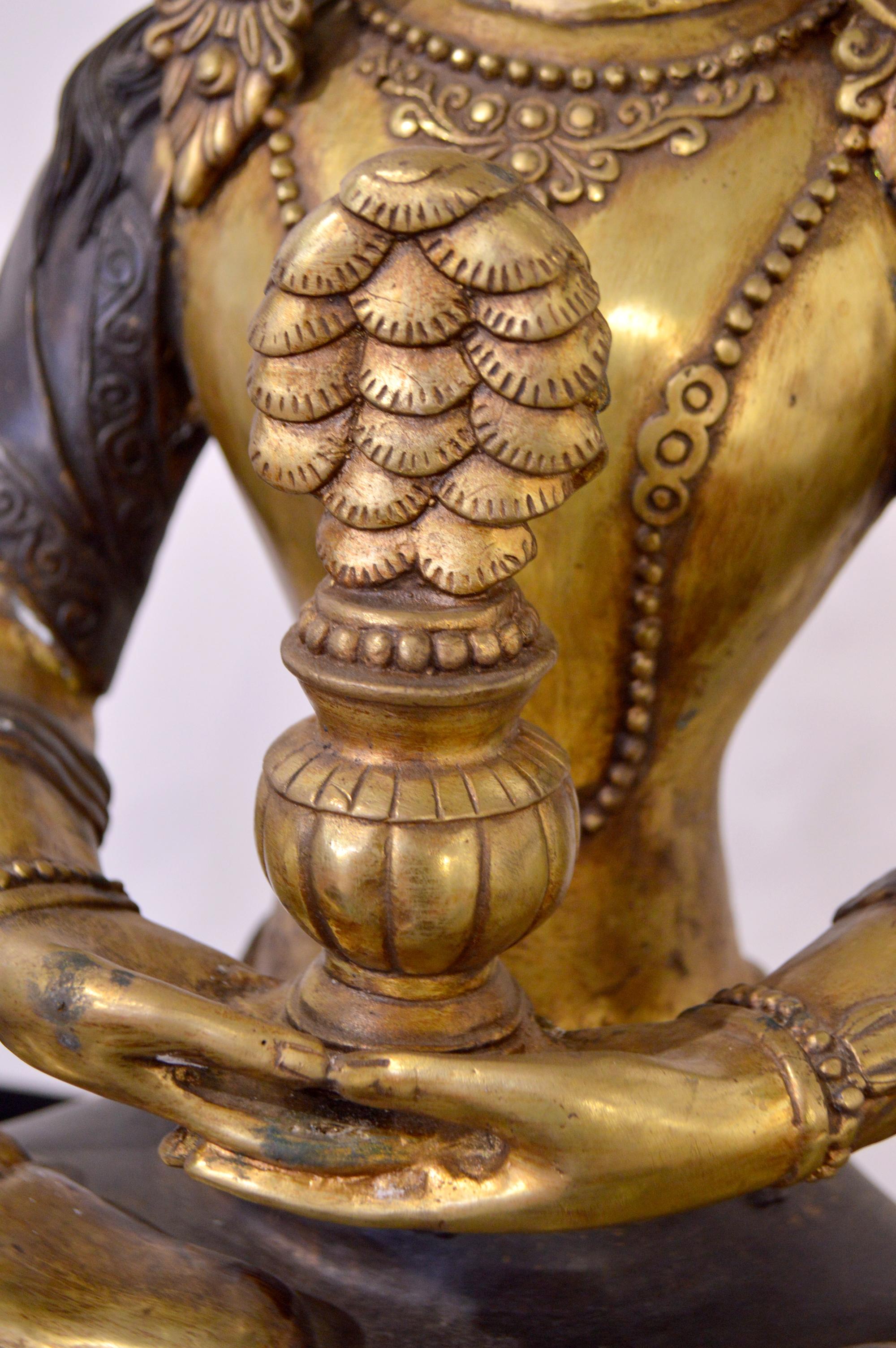 Tibetan 20th Century Bronze Statue of Tara In Excellent Condition In CILAVEGNA, IT
