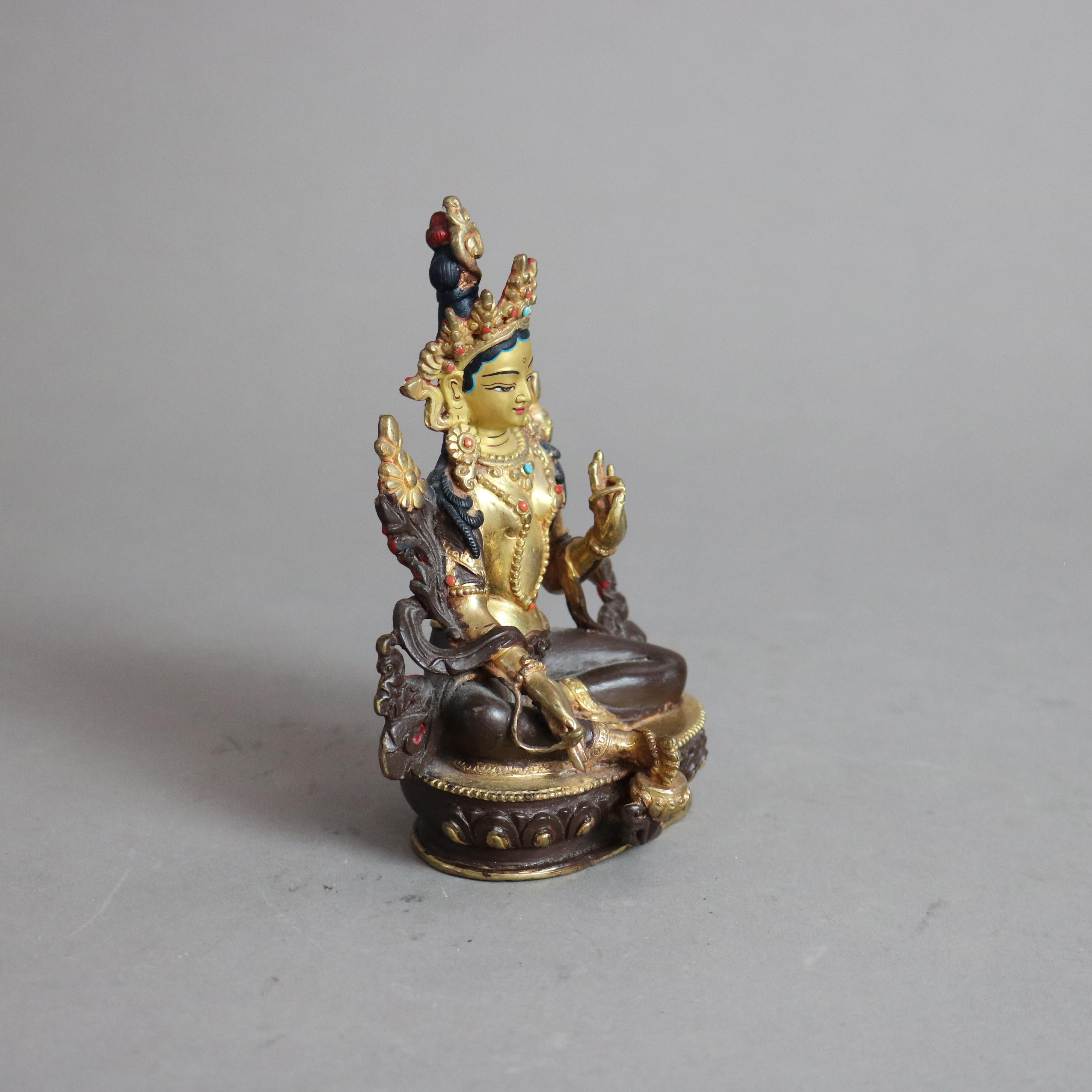 Statue tibétaine de Tara blanche polychromée 20e siècle en vente 1