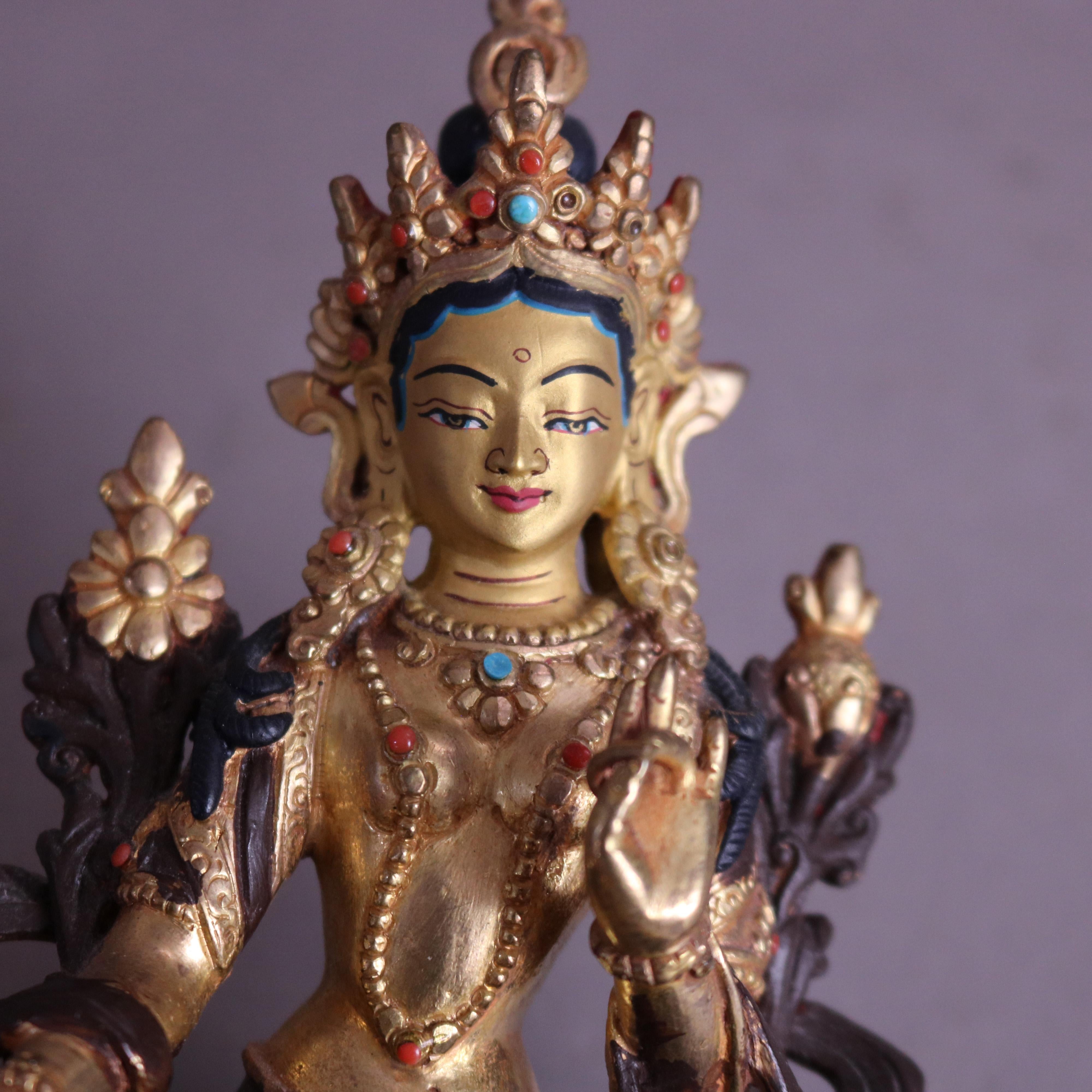 Statue tibétaine de Tara blanche polychromée 20e siècle en vente 3