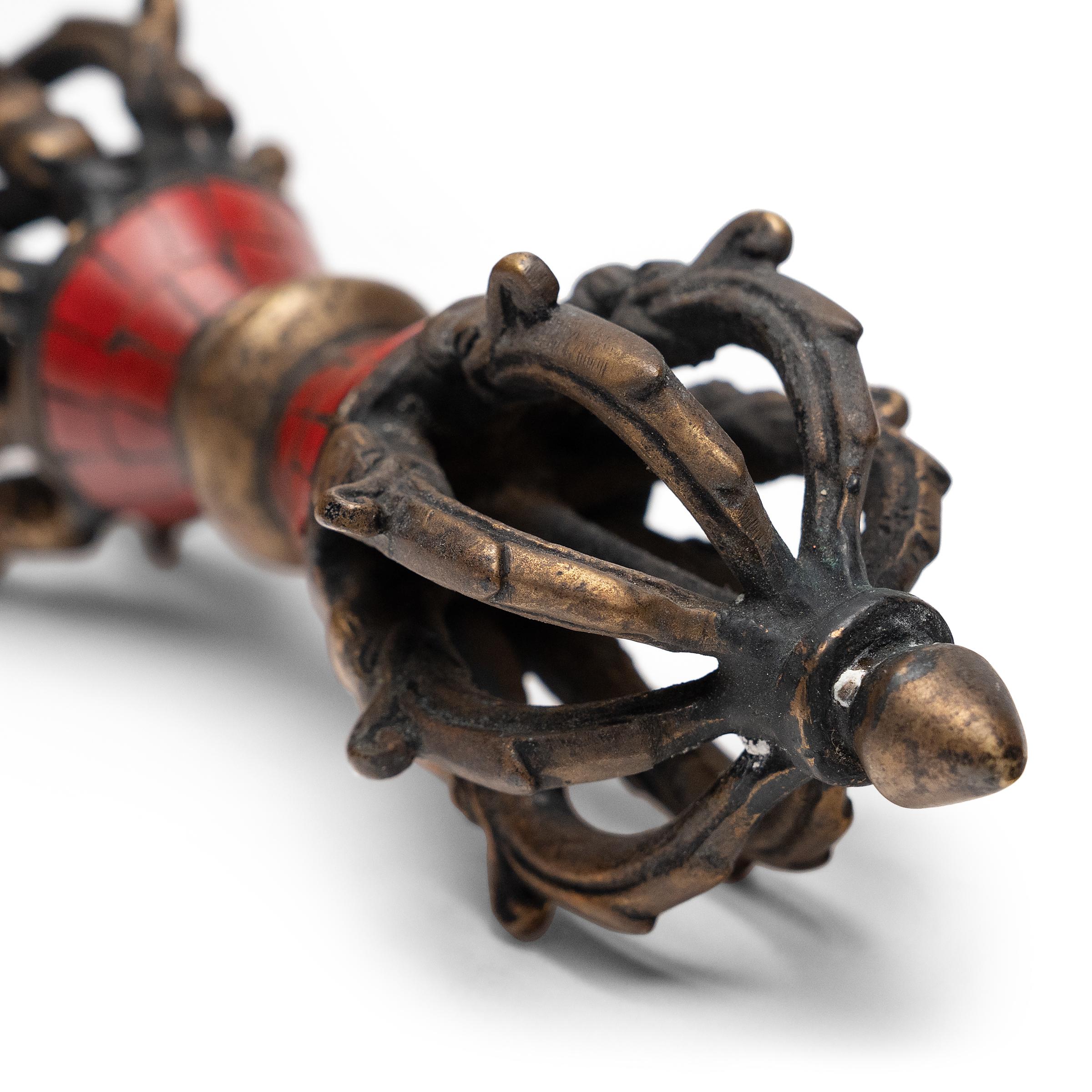 Tibétain Dorje tibétain en bronze avec incrustation de mosaïque, c. 1900