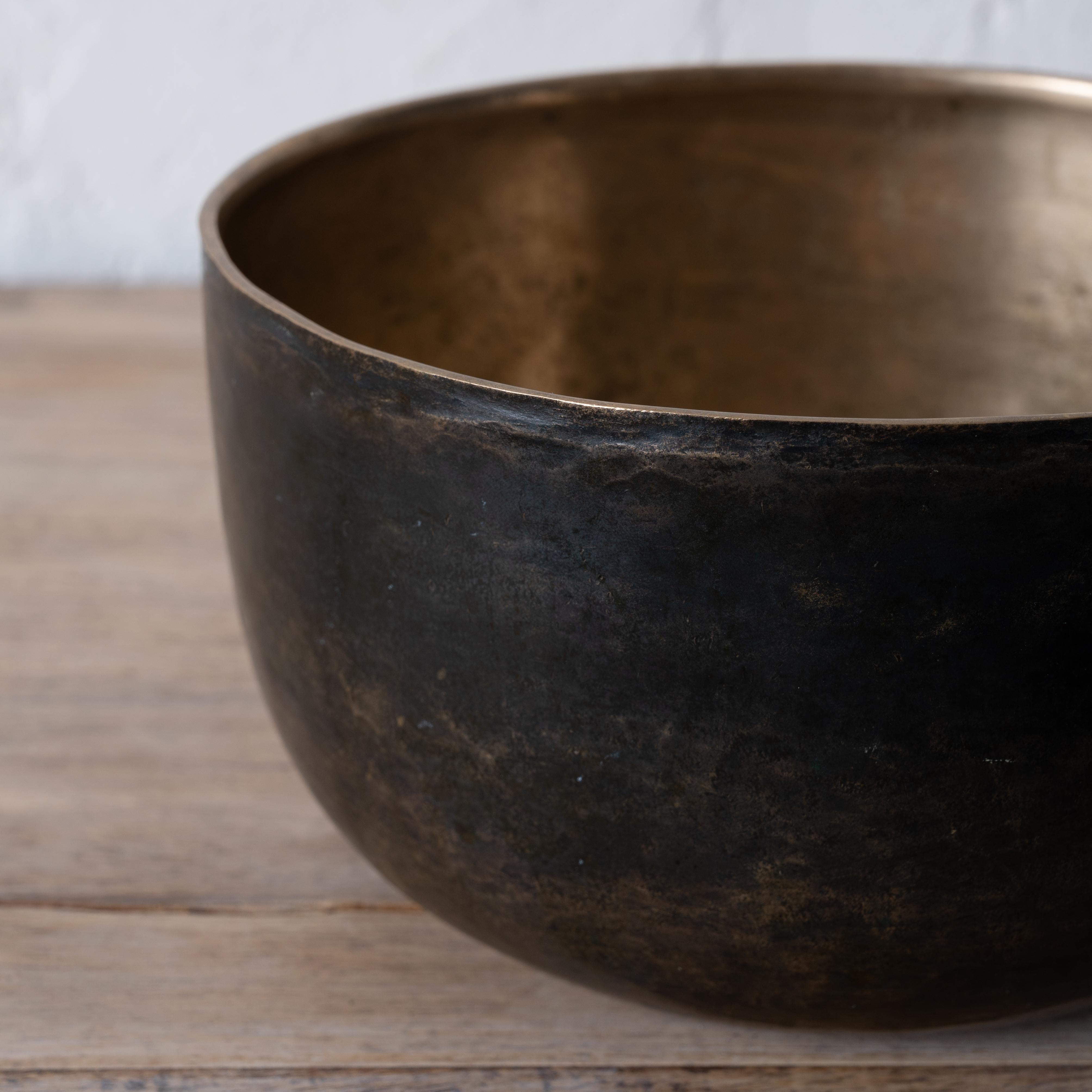 Tibetische Bronze-Klangschale im Zustand „Gut“ im Angebot in Savannah, GA