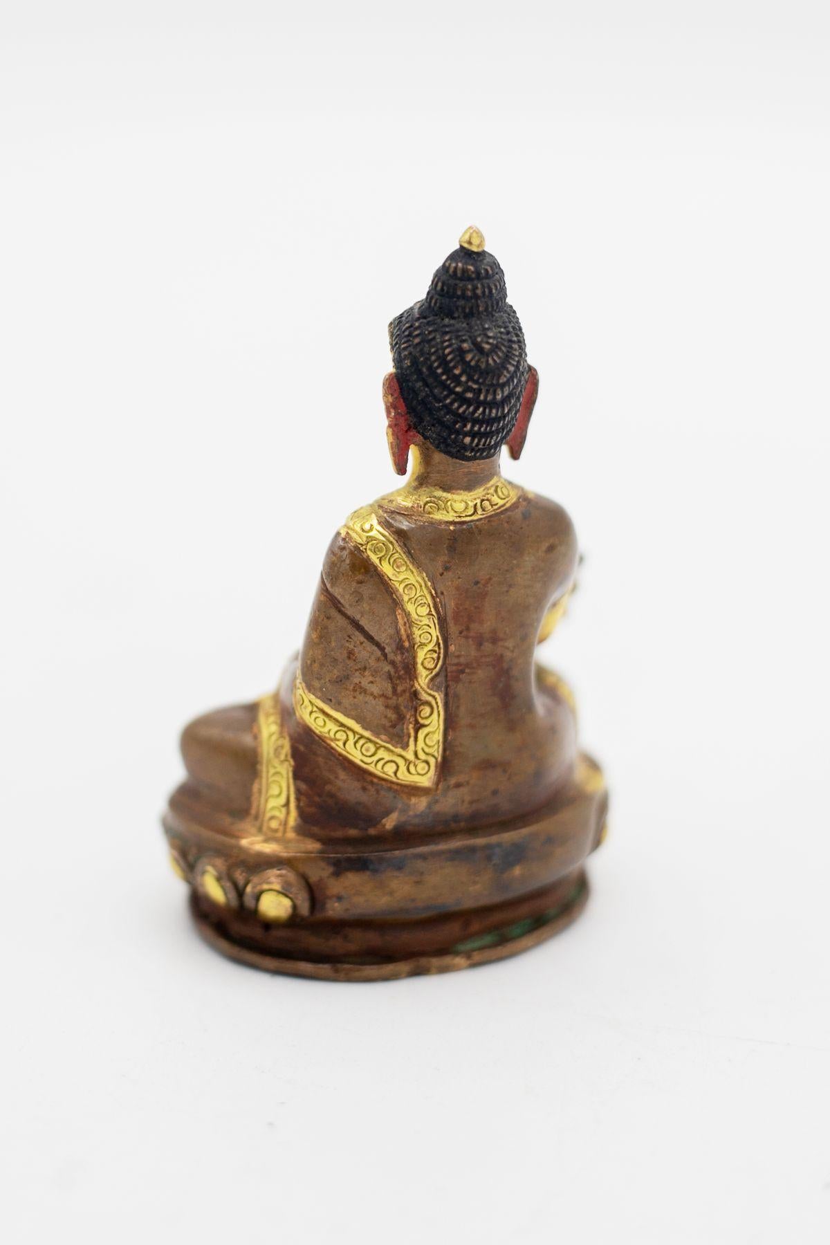Tibetischer Buddha Sakyamuni-Statuette-Buddha aus dem 19. Jahrhundert im Zustand „Gut“ im Angebot in Milano, IT