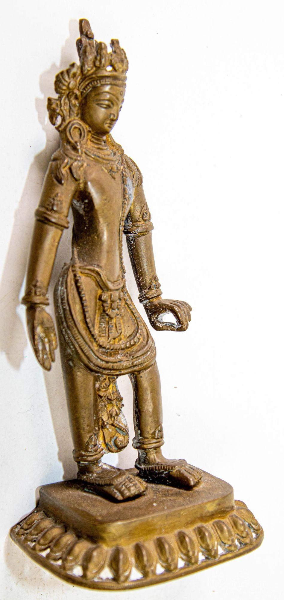 Tibetan Buddhist Deity Avalokiteshvara Bodhisattva Cast Bronze Sculpture For Sale 3