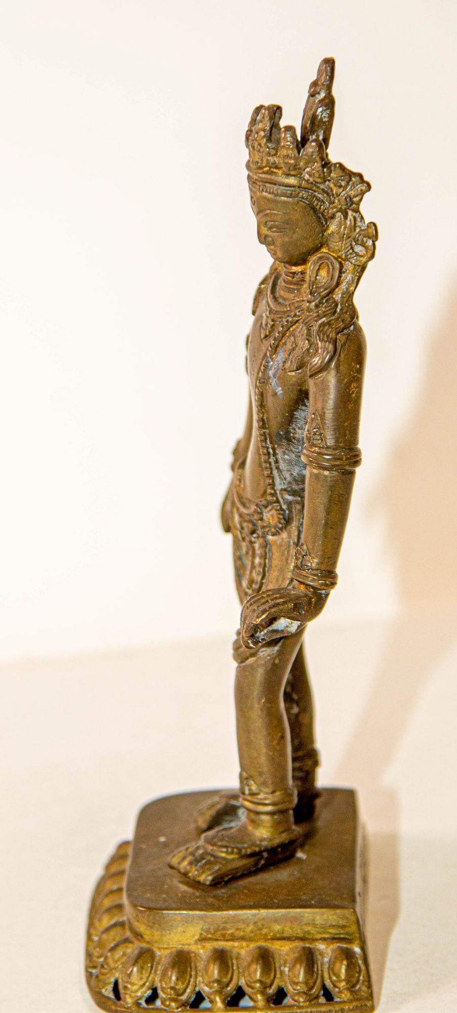 Tibetan Buddhist Deity Avalokiteshvara Bodhisattva Cast Bronze Sculpture In Good Condition For Sale In North Hollywood, CA