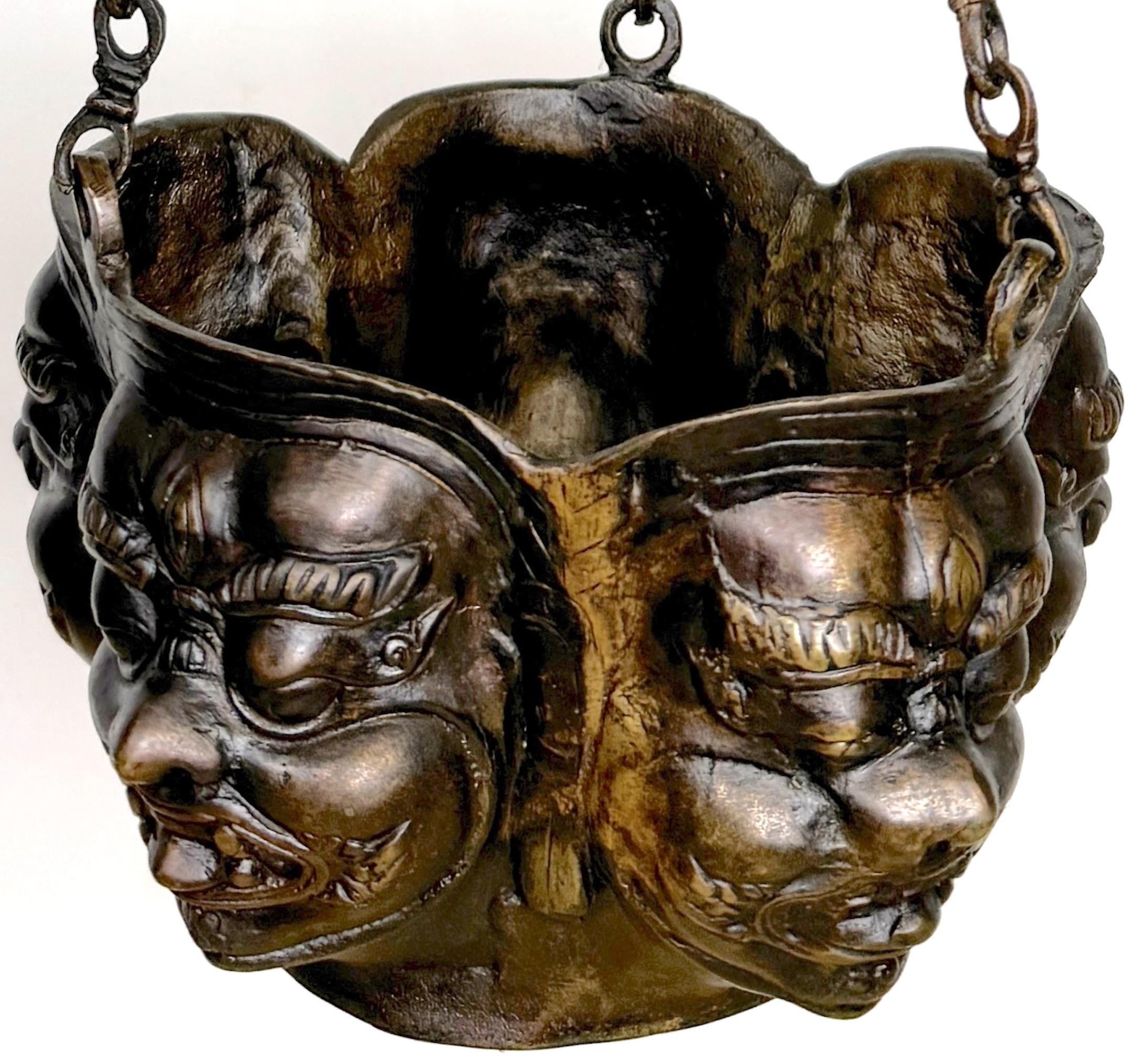 Cache-pot/plante suspendue en bronze moulé tibétain à motif de Shiva Panchmukhi, C.I.C. en vente 3