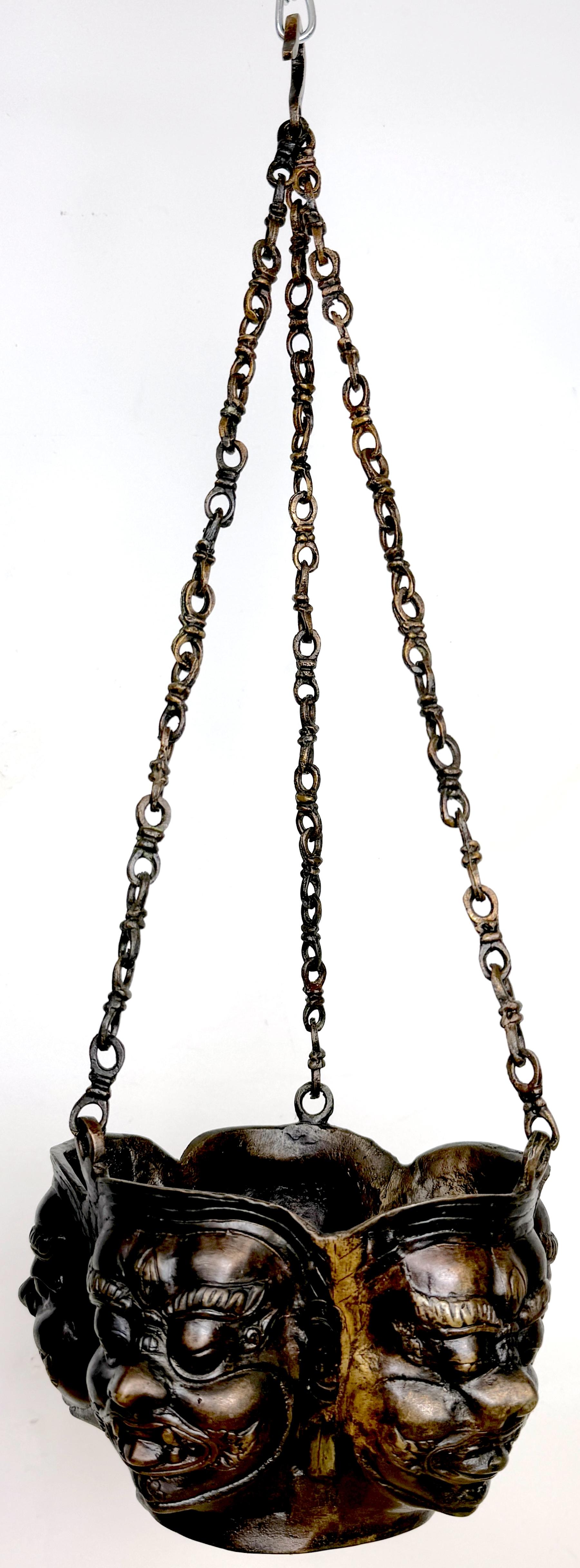 Cache-pot/plante suspendue en bronze moulé tibétain à motif de Shiva Panchmukhi, C.I.C. en vente 7