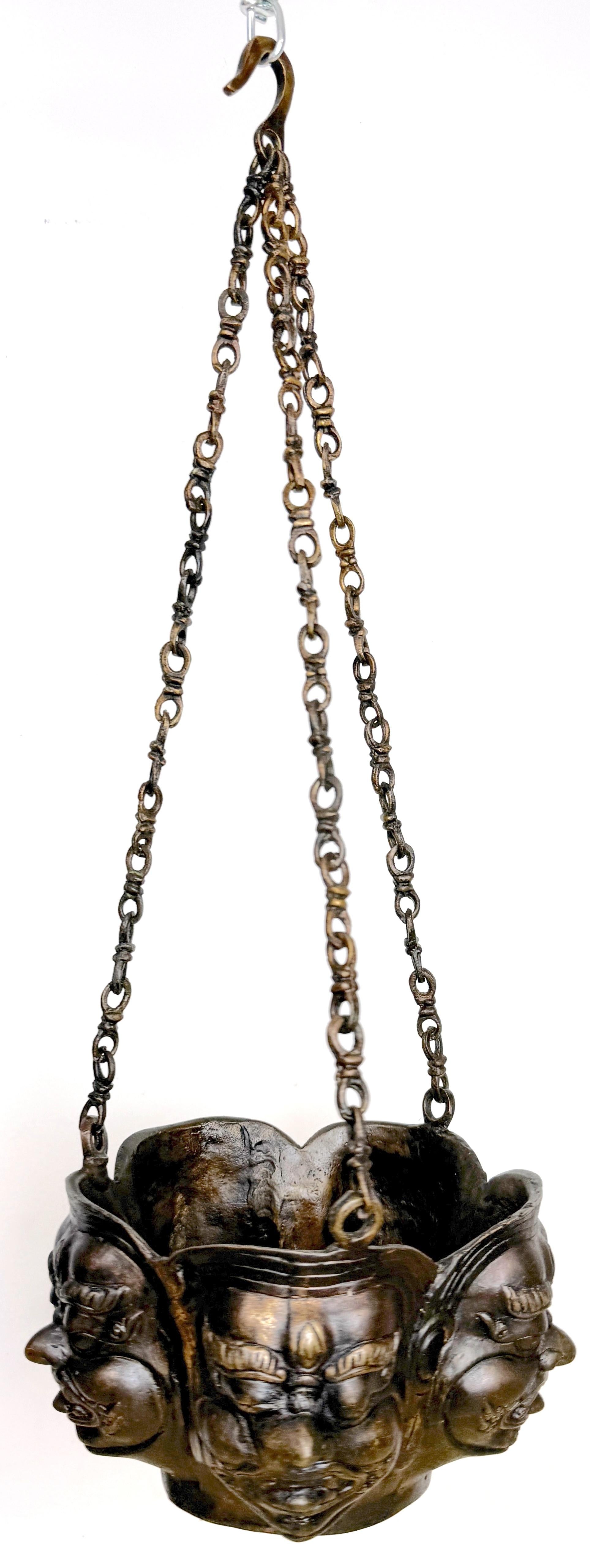 Cache-pot/plante suspendue en bronze moulé tibétain à motif de Shiva Panchmukhi, C.I.C. en vente 8