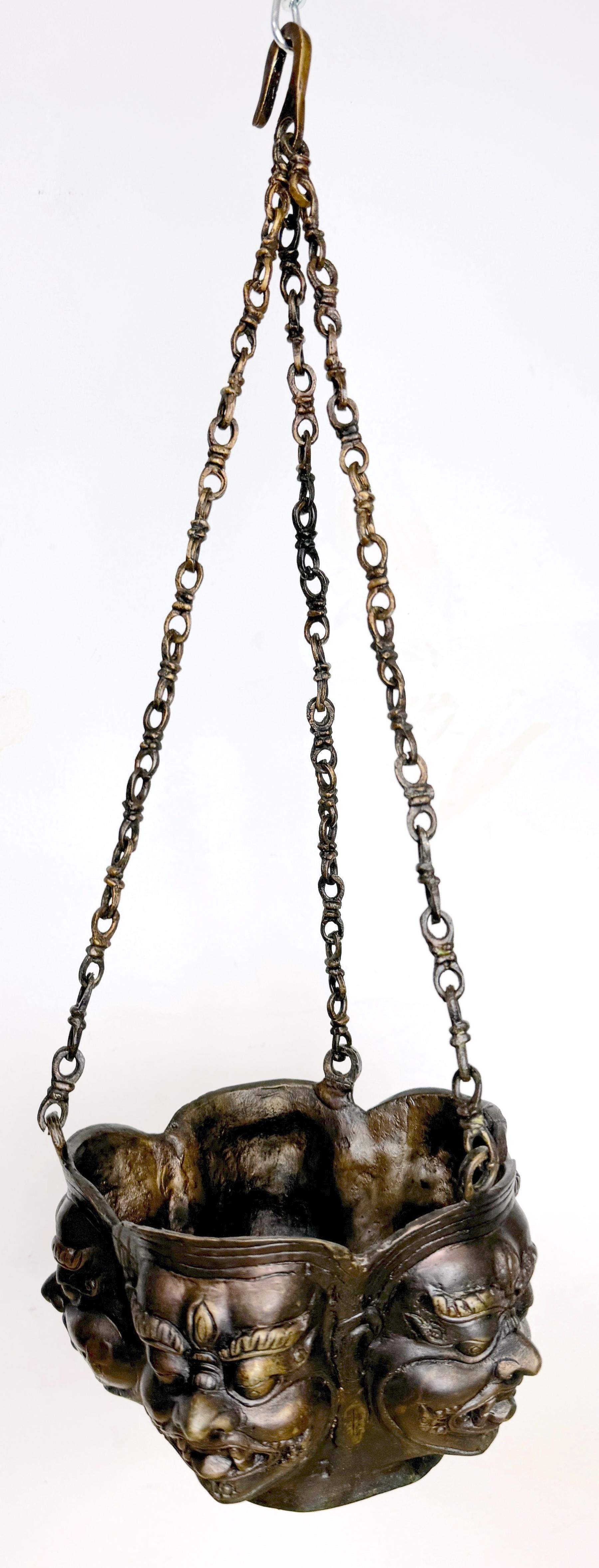 Cache-pot/plante suspendue en bronze moulé tibétain à motif de Shiva Panchmukhi, C.I.C. en vente 10