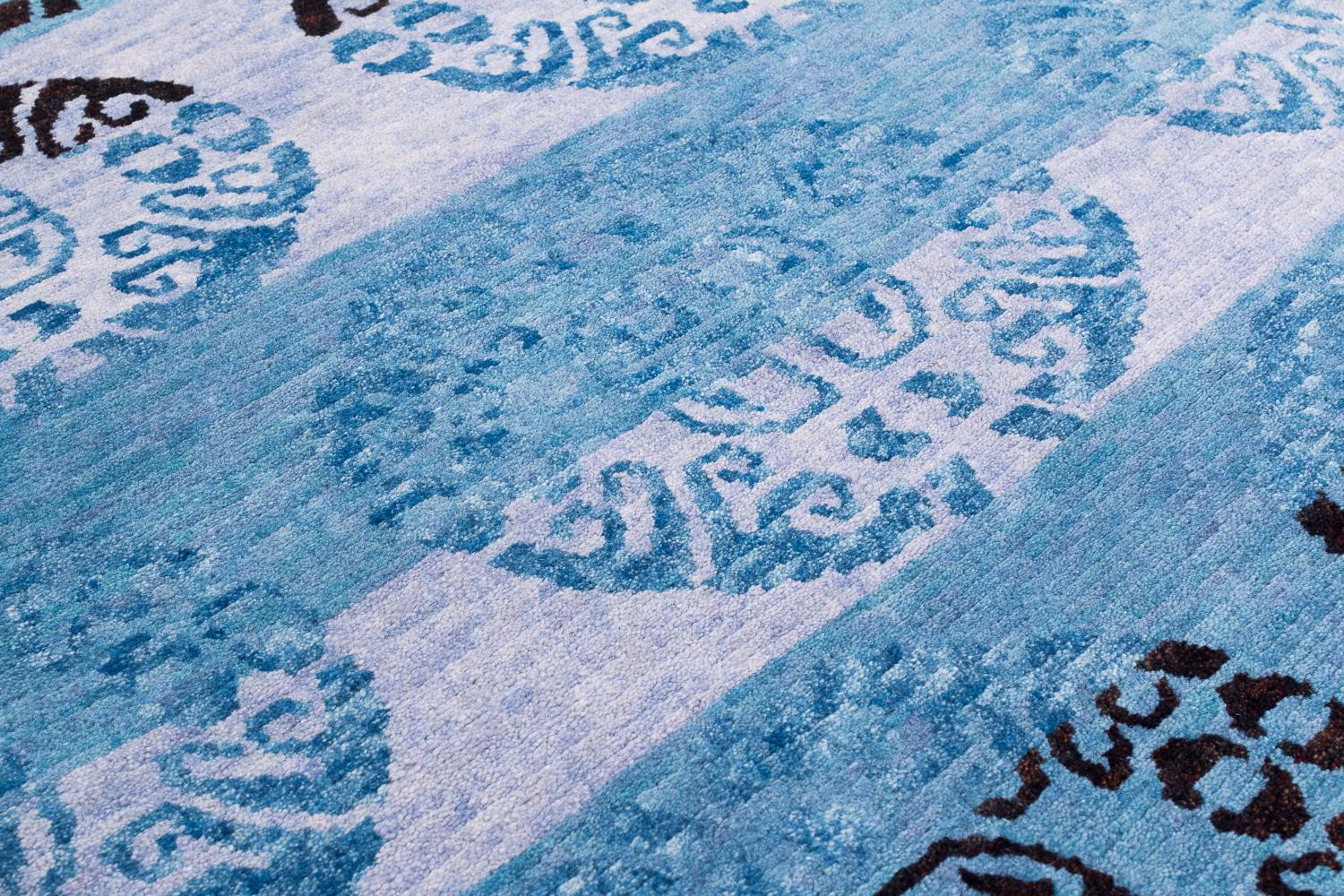 Tappeto a rotelle Tibetan Coin Medallion Indigo Wool Handmade Small Runner Rug di Joseph Carini in vendita 2