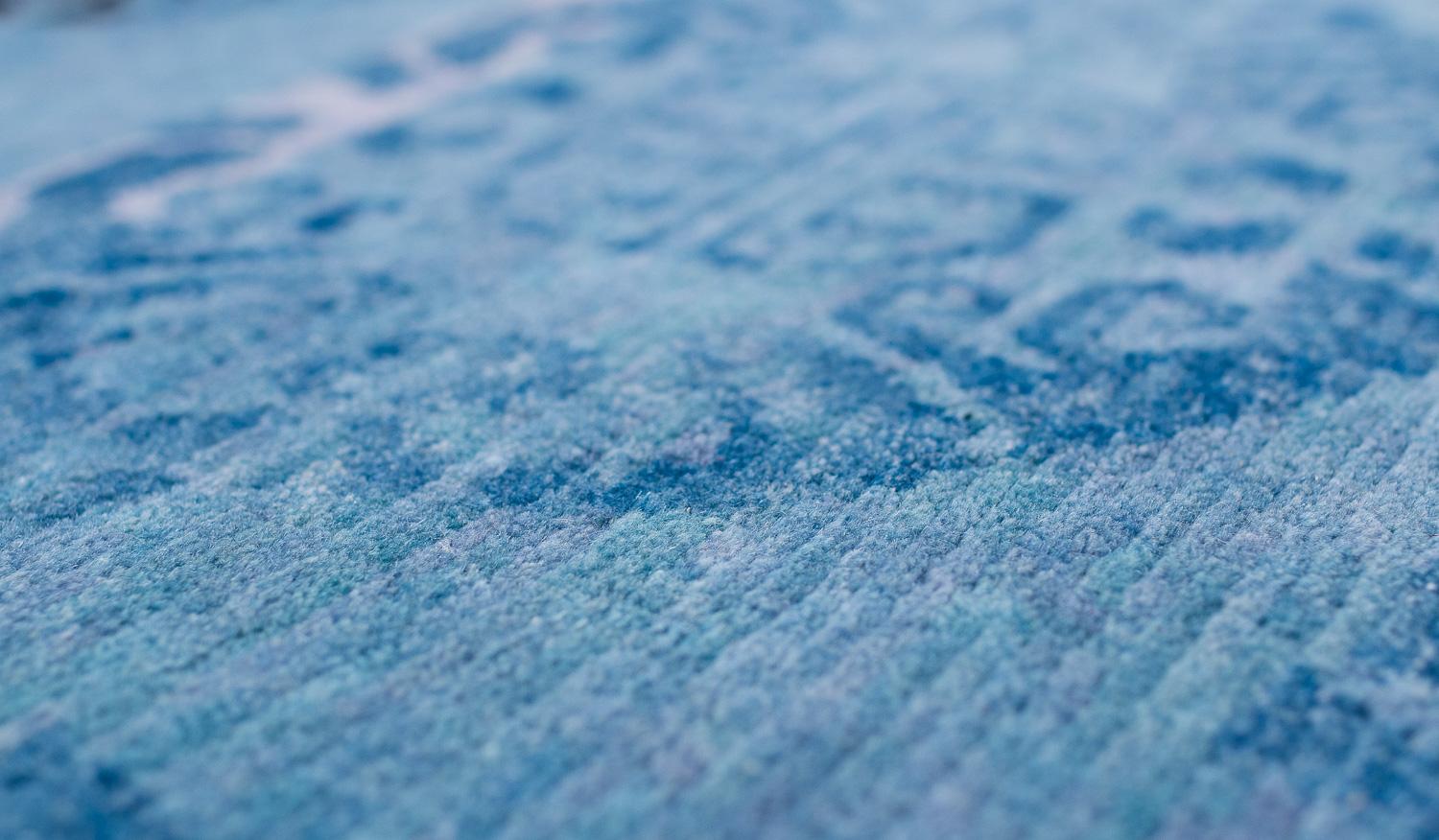 Tappeto a rotelle Tibetan Coin Medallion Indigo Wool Handmade Small Runner Rug di Joseph Carini in vendita 4