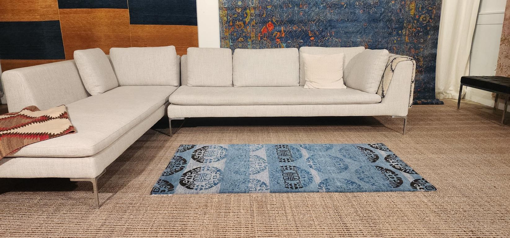 Tappeto a rotelle Tibetan Coin Medallion Indigo Wool Handmade Small Runner Rug di Joseph Carini in vendita 5