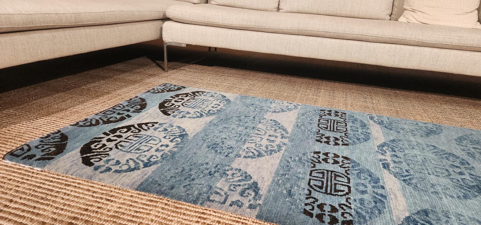 Tappeto a rotelle Tibetan Coin Medallion Indigo Wool Handmade Small Runner Rug di Joseph Carini in vendita 6