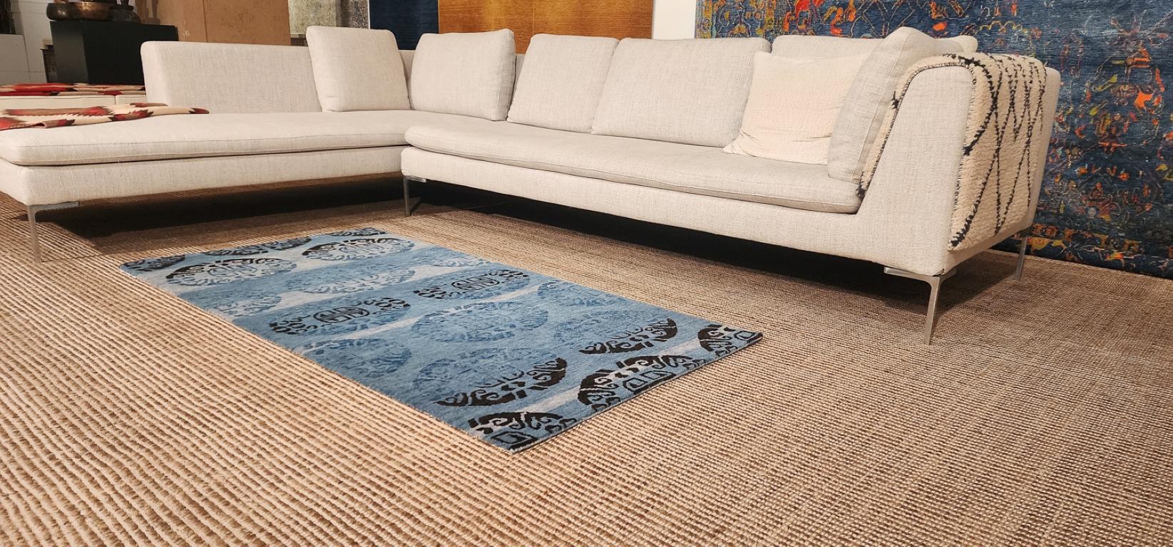 Tappeto a rotelle Tibetan Coin Medallion Indigo Wool Handmade Small Runner Rug di Joseph Carini in vendita 7