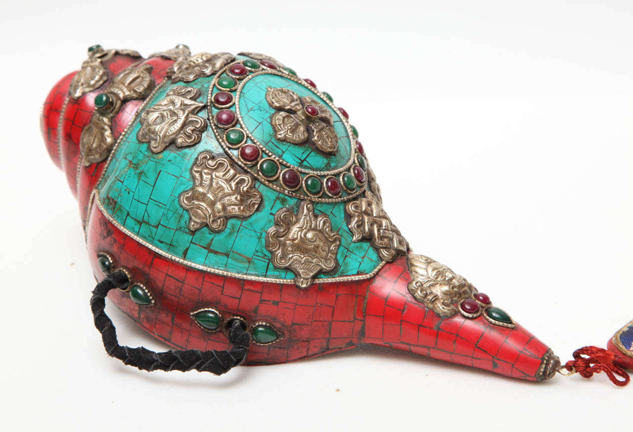 Tibetan Conch Shell with Turquoise, Silver and Coral Inlays, Early 20th Century In Good Condition In New York, NY