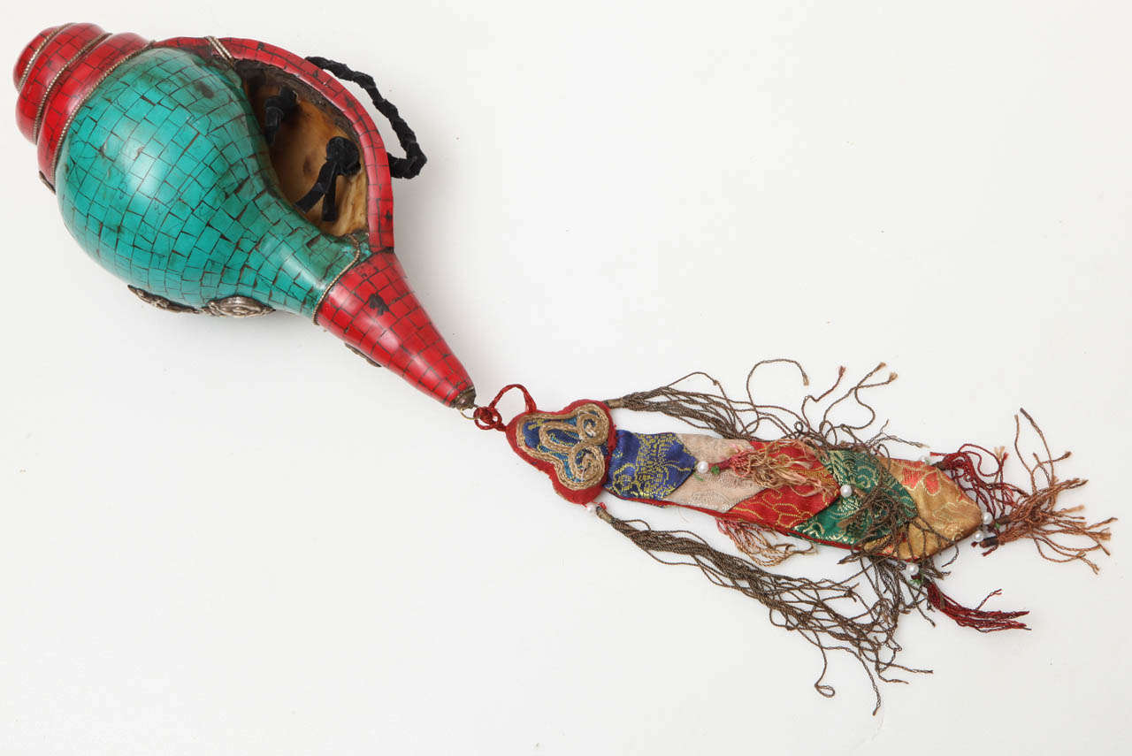 Tibetan Conch Shell with Turquoise, Silver and Coral Inlays, Early 20th Century 2