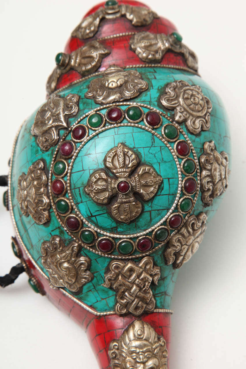 Tibetan Conch Shell with Turquoise, Silver and Coral Inlays, Early 20th Century 4