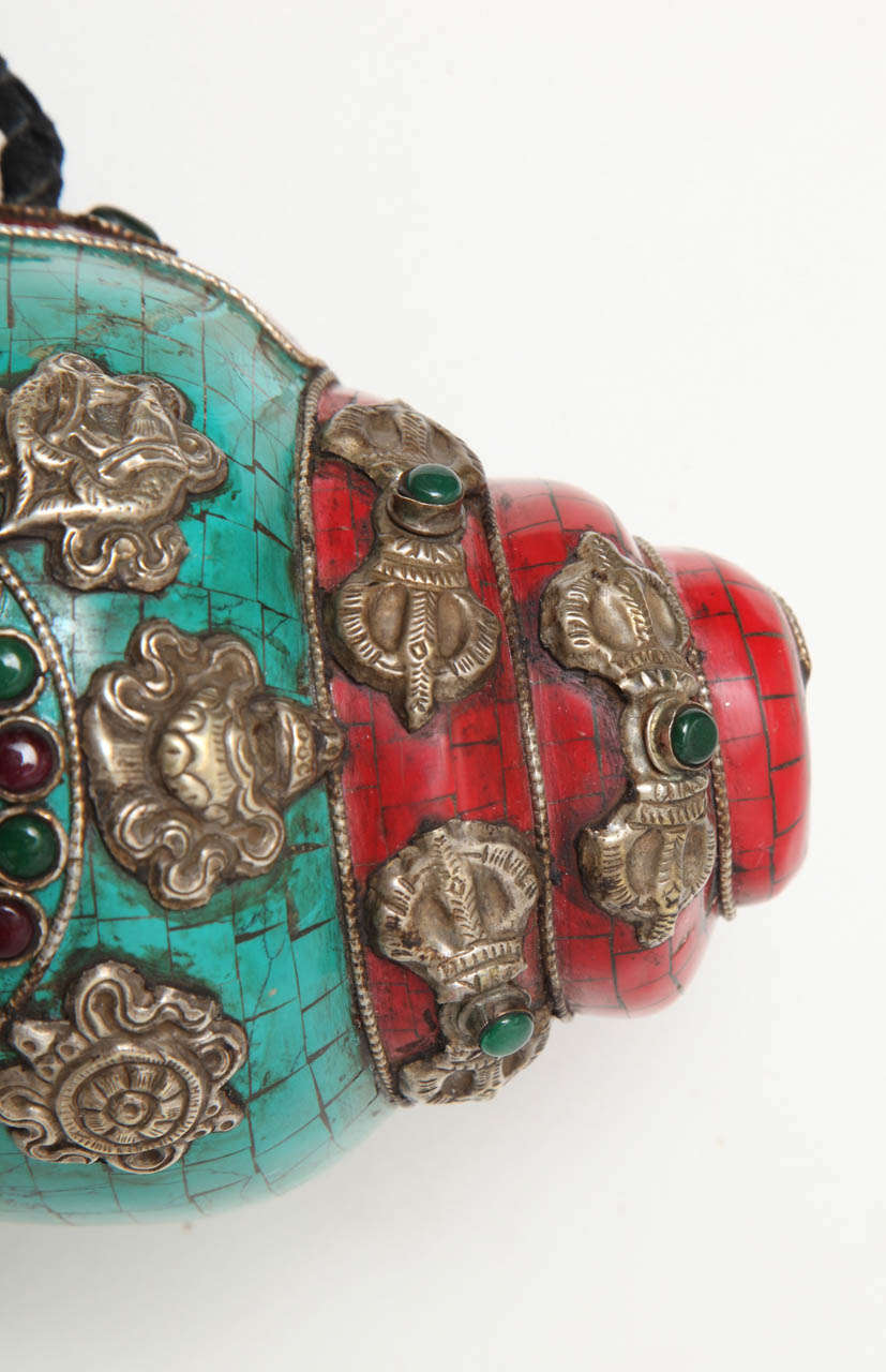 Tibetan Conch Shell with Turquoise, Silver and Coral Inlays, Early 20th Century 5