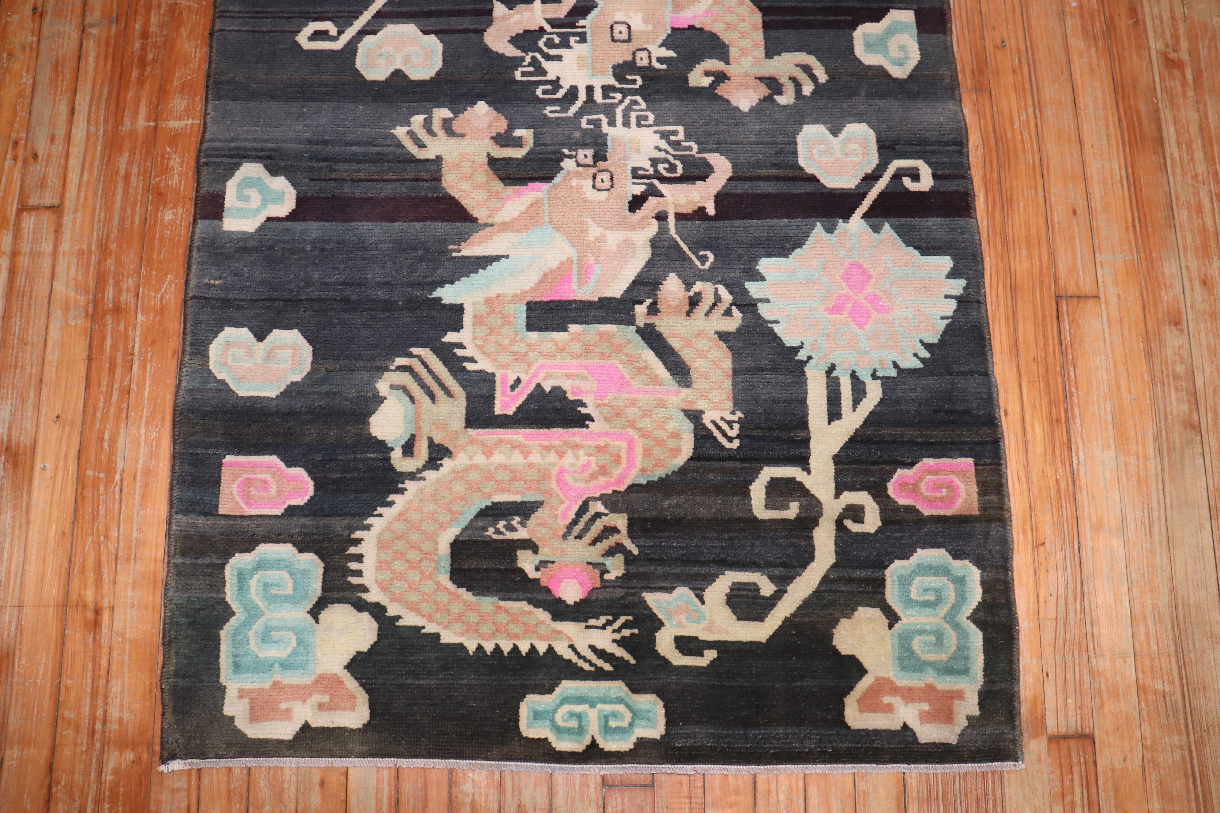 Tibetischer Doppeldrachen-Teppich im Vintage-Stil (Tang-Dynastie) im Angebot