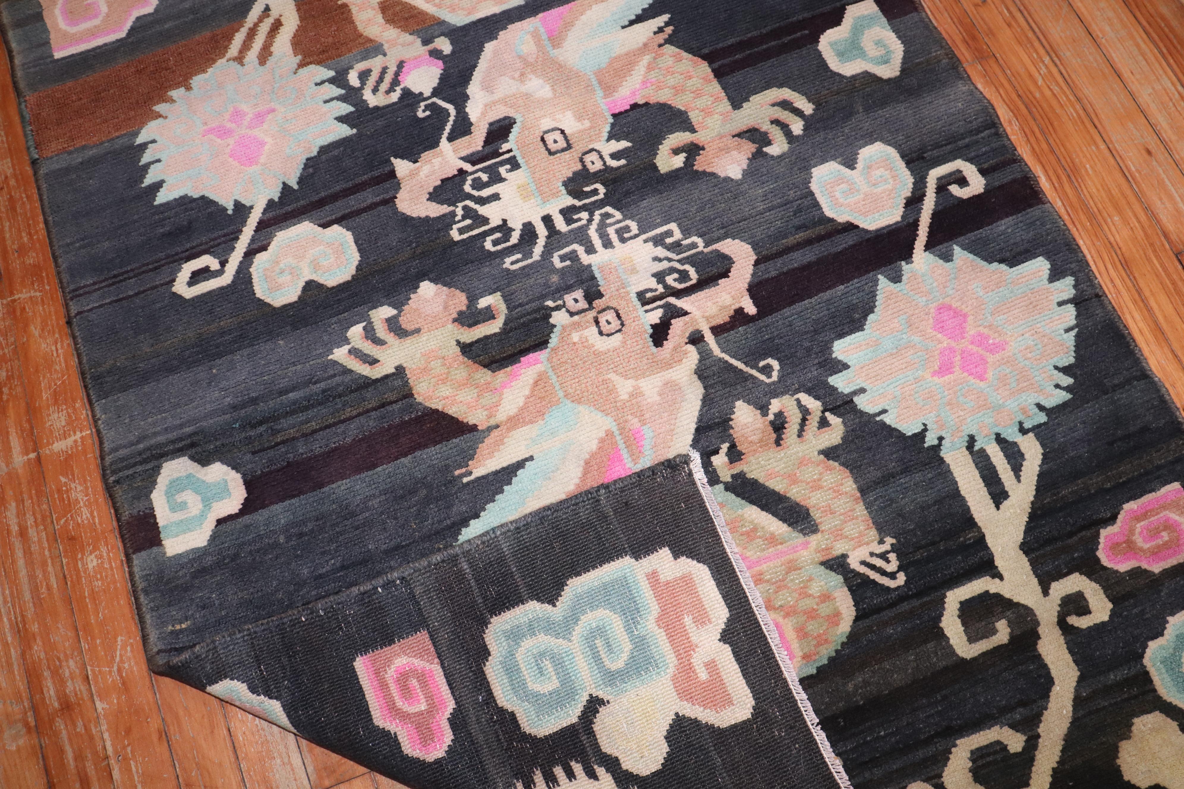 Tibetischer Doppeldrachen-Teppich im Vintage-Stil (20. Jahrhundert) im Angebot
