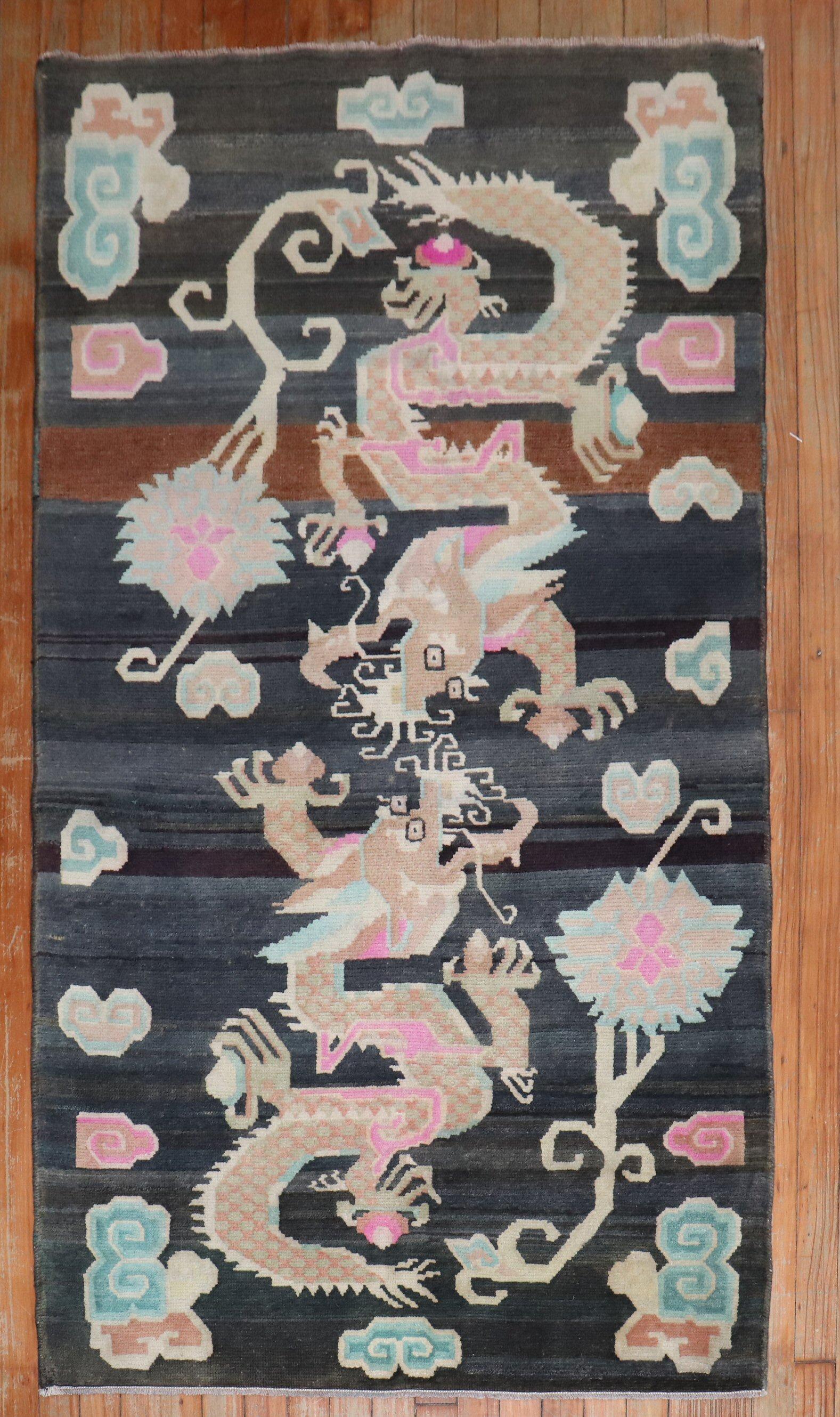 Tibetischer Doppeldrachen-Teppich im Vintage-Stil im Angebot 1