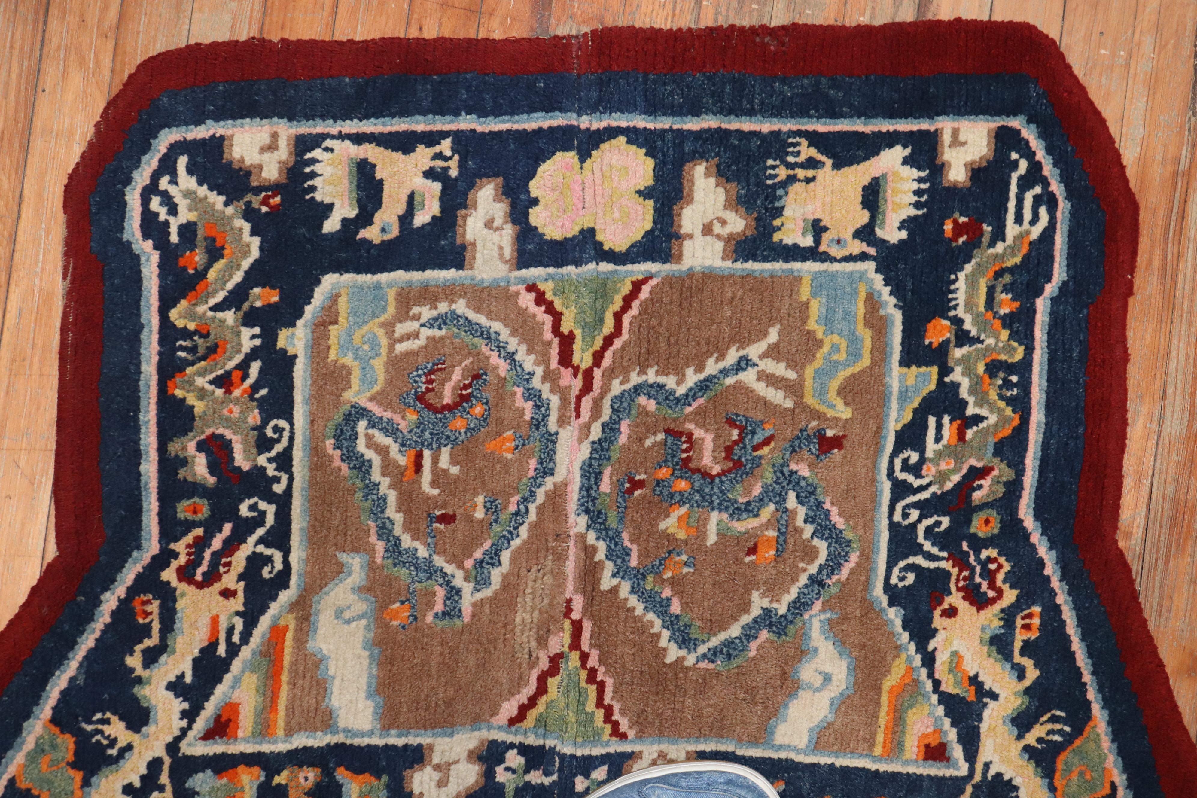 Tibetischer Textilteppich mit Drachenpferdchenbezug (Volkskunst) im Angebot