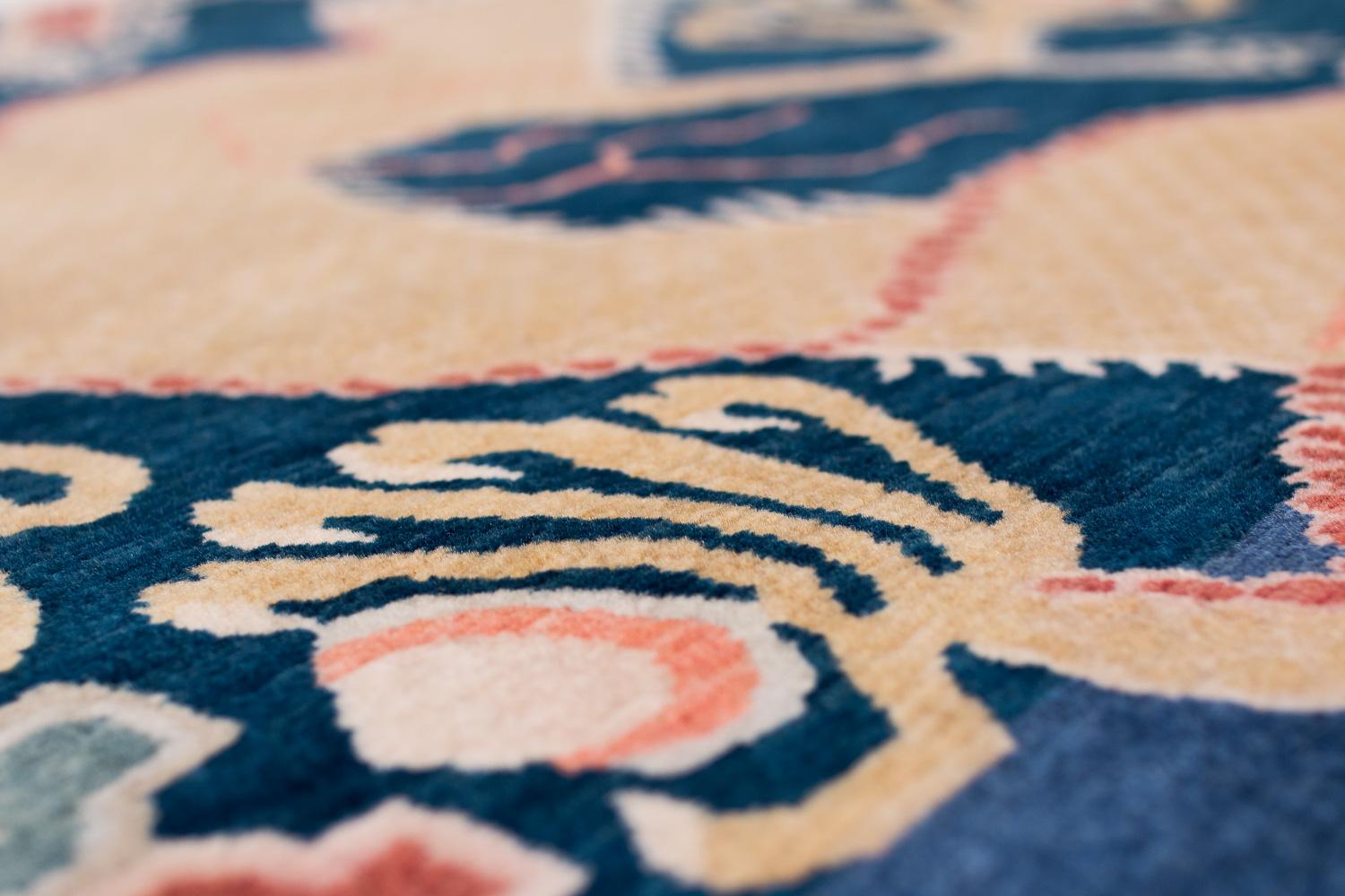 Alfombra de lana Tibetan Dragon Indigo Tibetan Clouds Accessory by Joseph Carini en venta 2