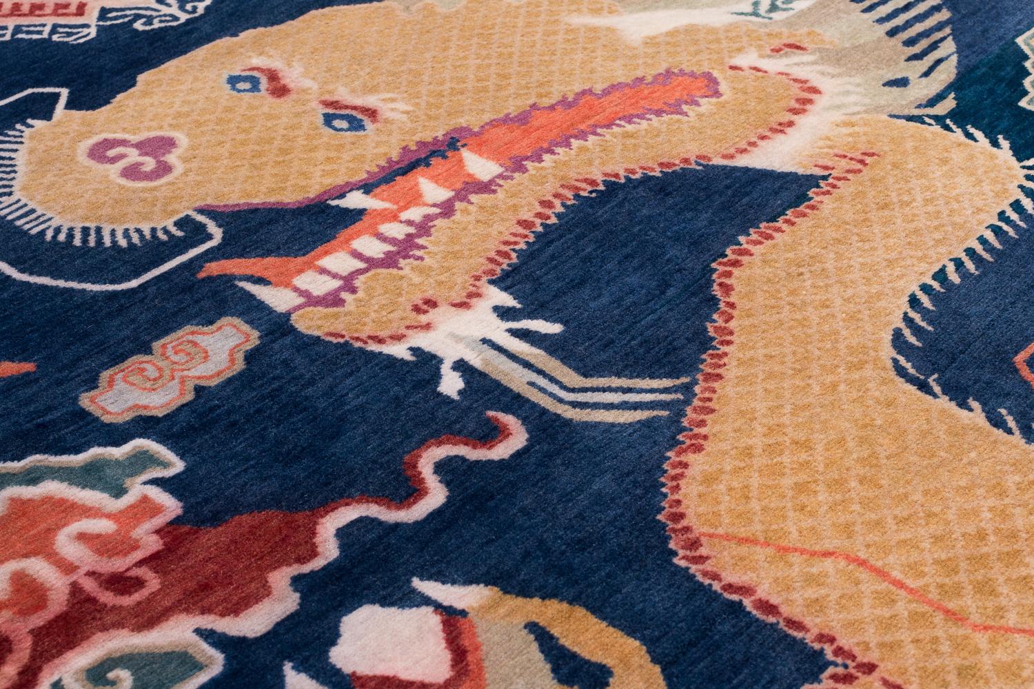 Alfombra de lana Tibetan Dragon Indigo Tibetan Clouds Accessory by Joseph Carini Nepalés en venta