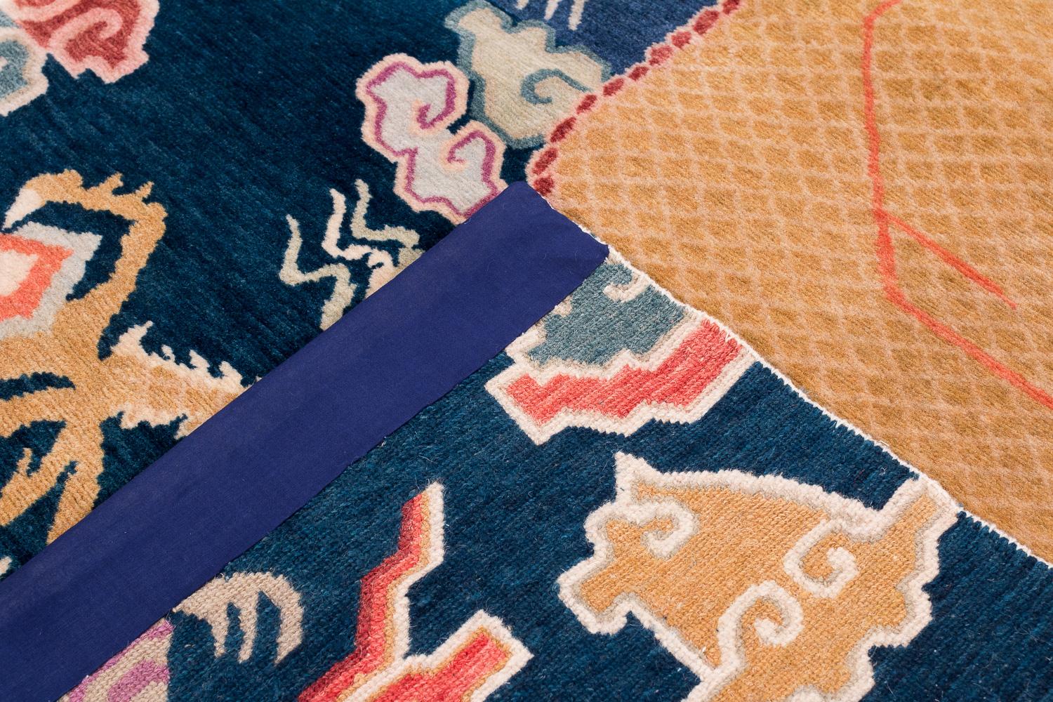 Alfombra de lana Tibetan Dragon Indigo Tibetan Clouds Accessory by Joseph Carini Lana en venta