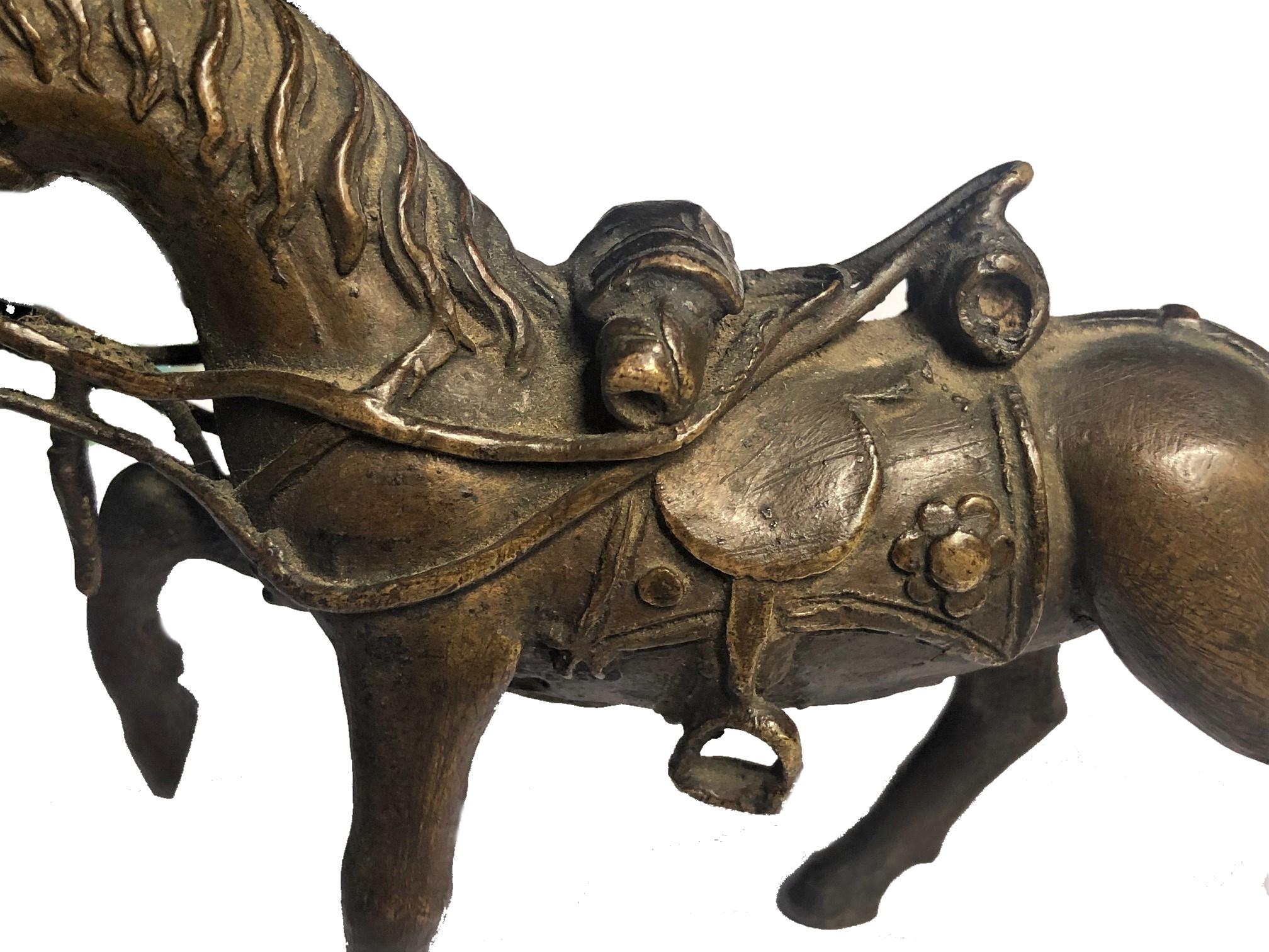 Tibetische Bronzeskulptur eines tibetischen Pferdes in vollem Können, 17. Jahrhundert (18. Jahrhundert und früher) im Angebot