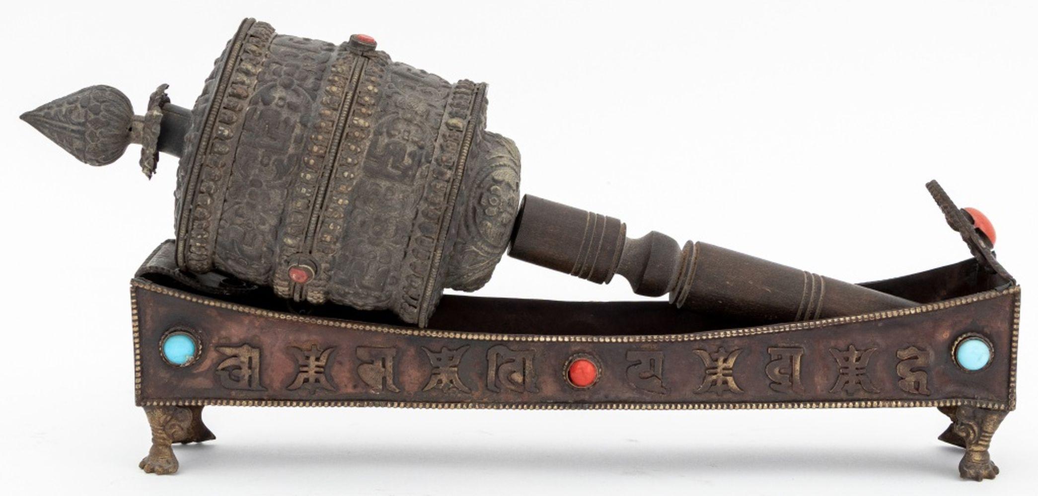 Articles tibétains en faux corail et turquoise, 3 en vente 4