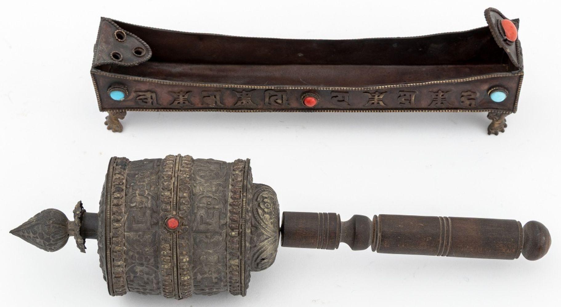 Articles tibétains en faux corail et turquoise, 3 en vente 6