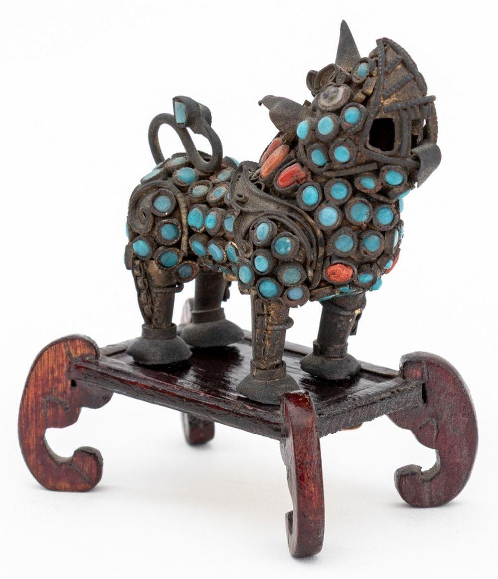 Tibétain Articles tibétains en faux corail et turquoise, 3 en vente