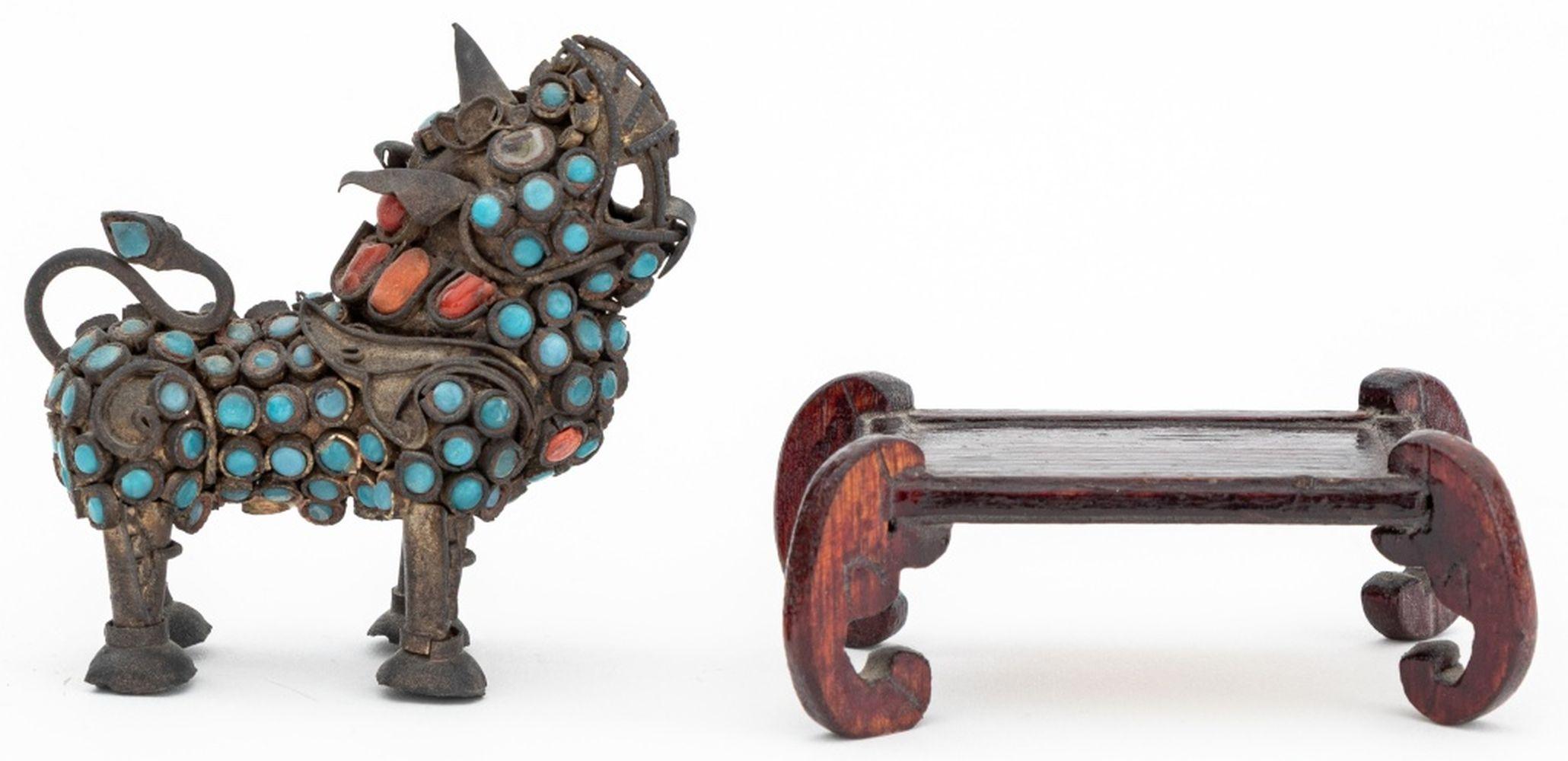 Tibétain Articles tibétains en faux corail et turquoise, 3 en vente