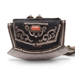 Punzón de sílex tibetano con cierre de malaquita