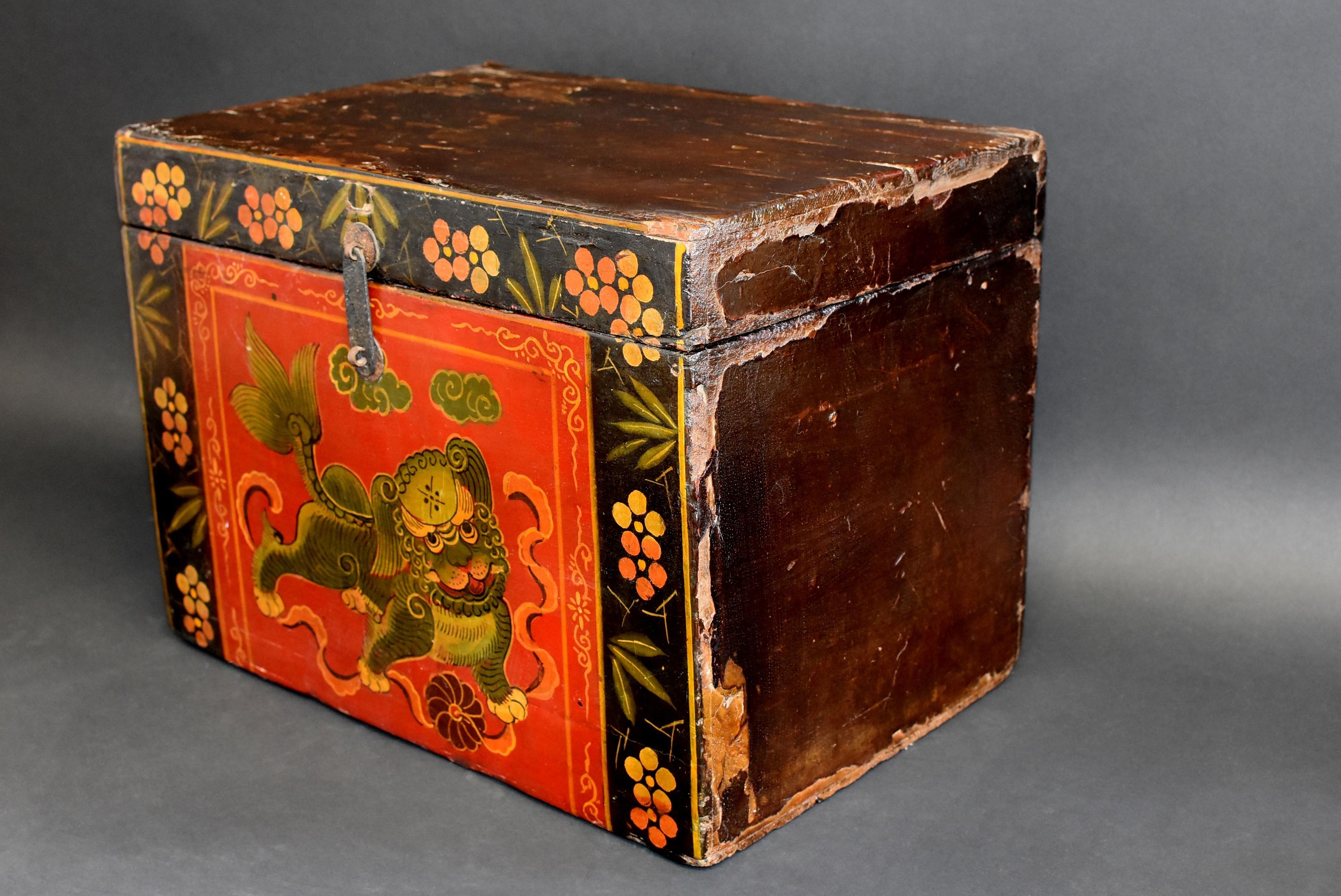 Tibetan Foo Dog Box Hand Painted Box 5 In Good Condition In Somis, CA