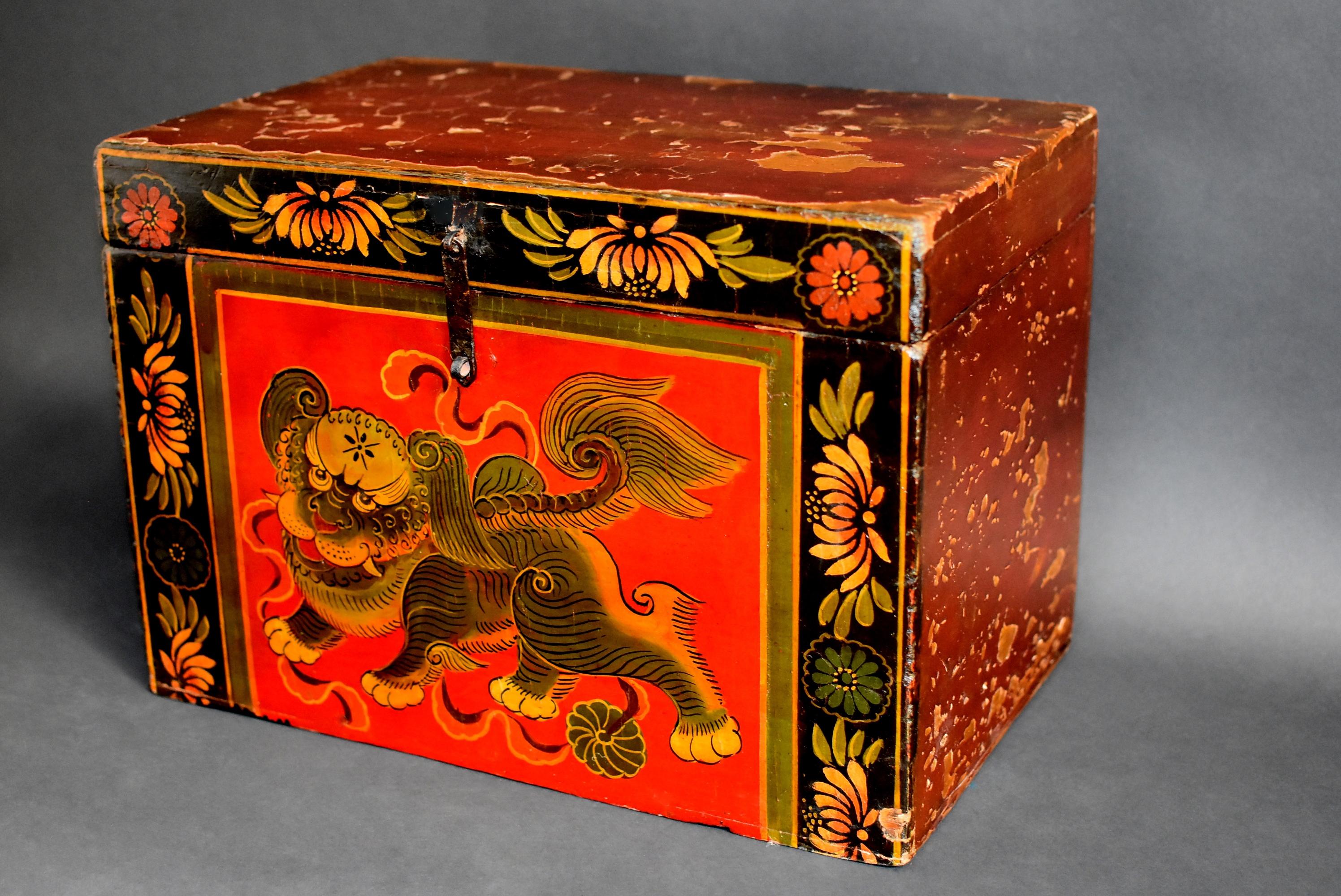 Tibetan Foo Dog Box Hand Painted Box 7 In Good Condition In Somis, CA