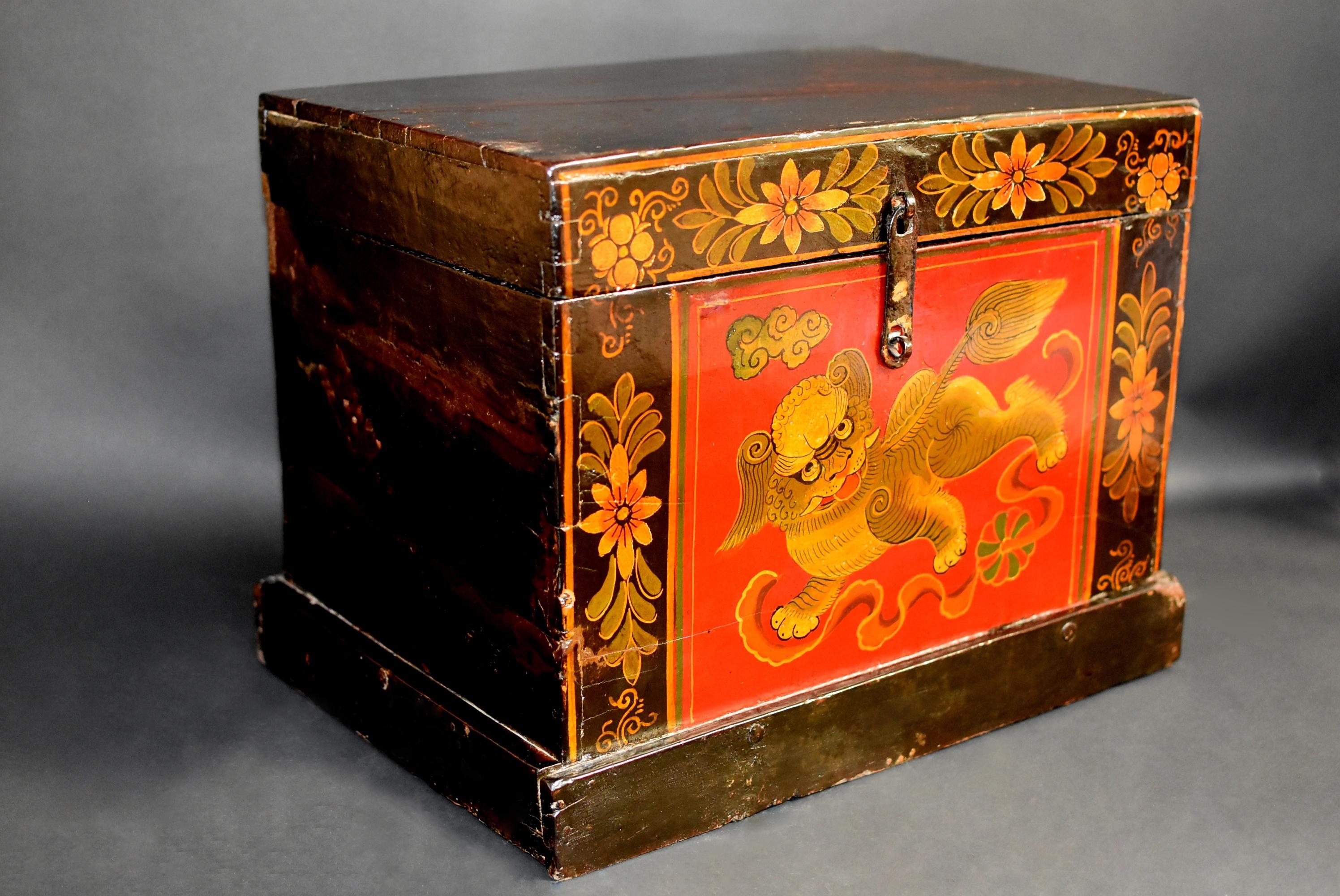 20th Century Tibetan Foo Dog Box with Base Hand Painted Box 8
