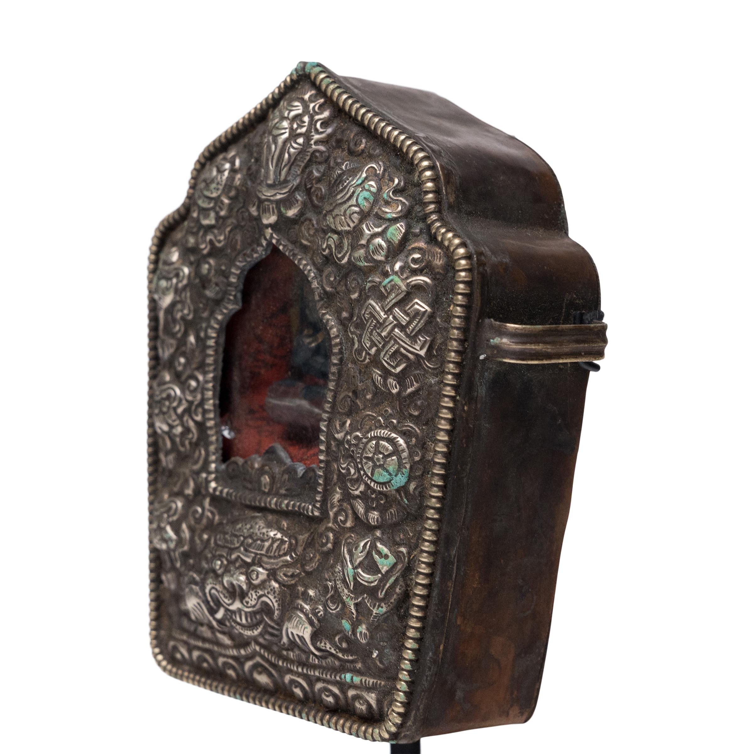 Tibetischer Gau-Wanderschrein, um 1900 (Repoussé) im Angebot