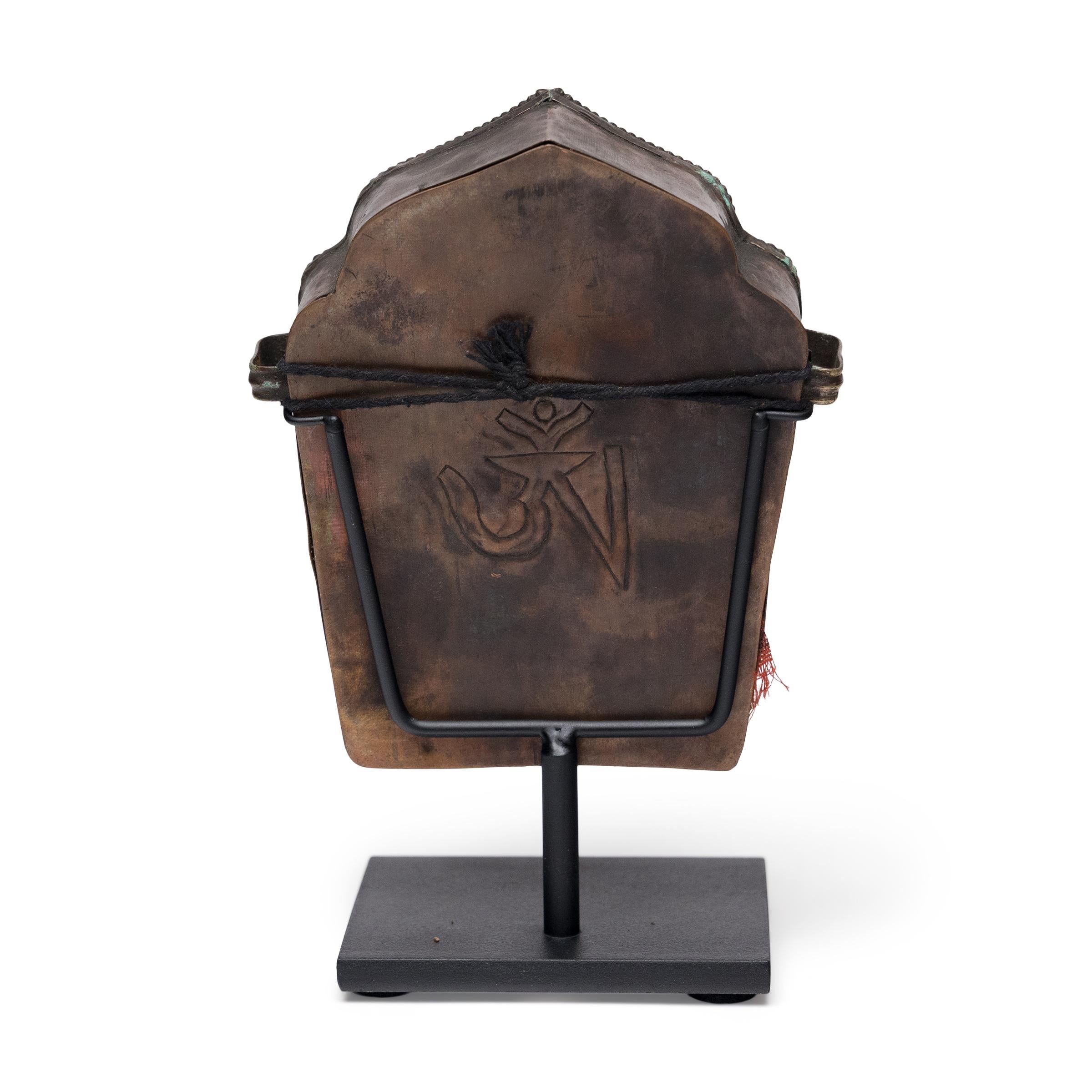 Tibetischer Gau-Wanderschrein, um 1900 im Zustand „Gut“ im Angebot in Chicago, IL