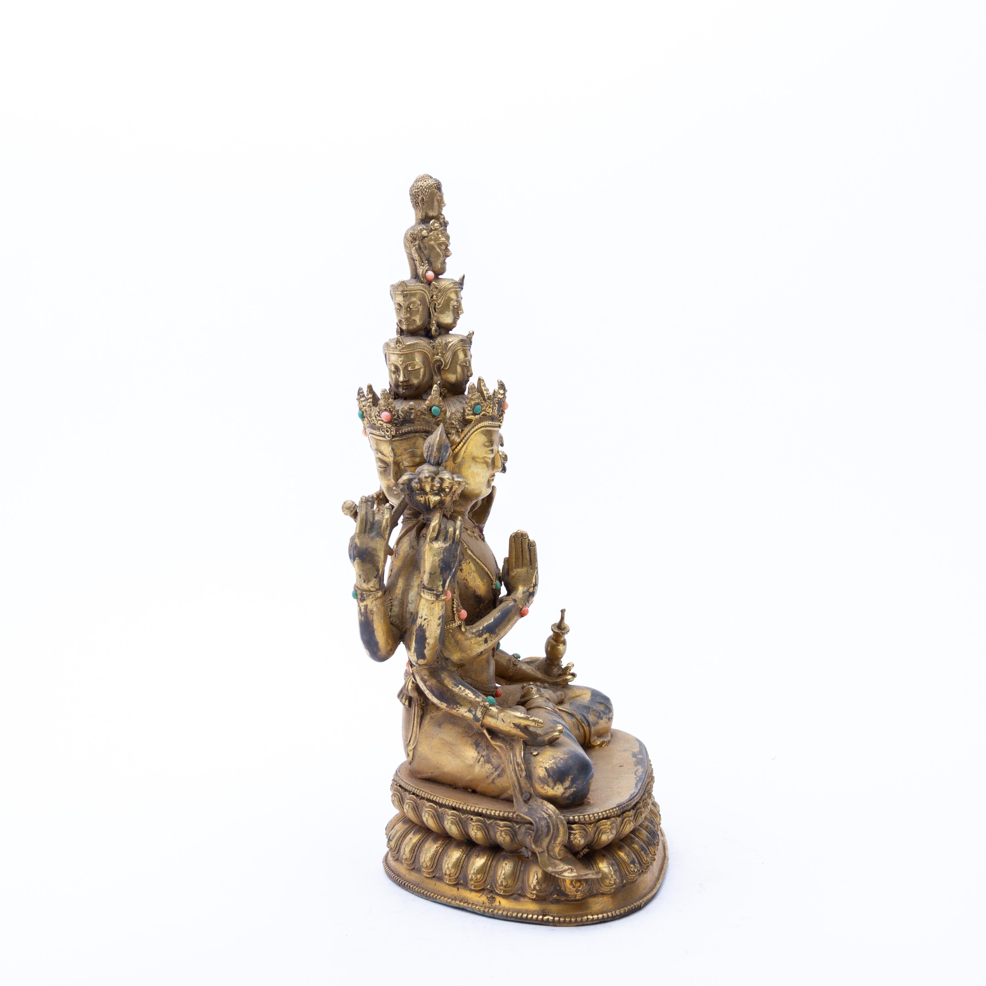 Tibetische vergoldete Bronze hinduistische buddhistische Skulptur von Guanyin Bodhisattva Ende 19.
Guter Zustand
Kostenloser internationaler Versand.