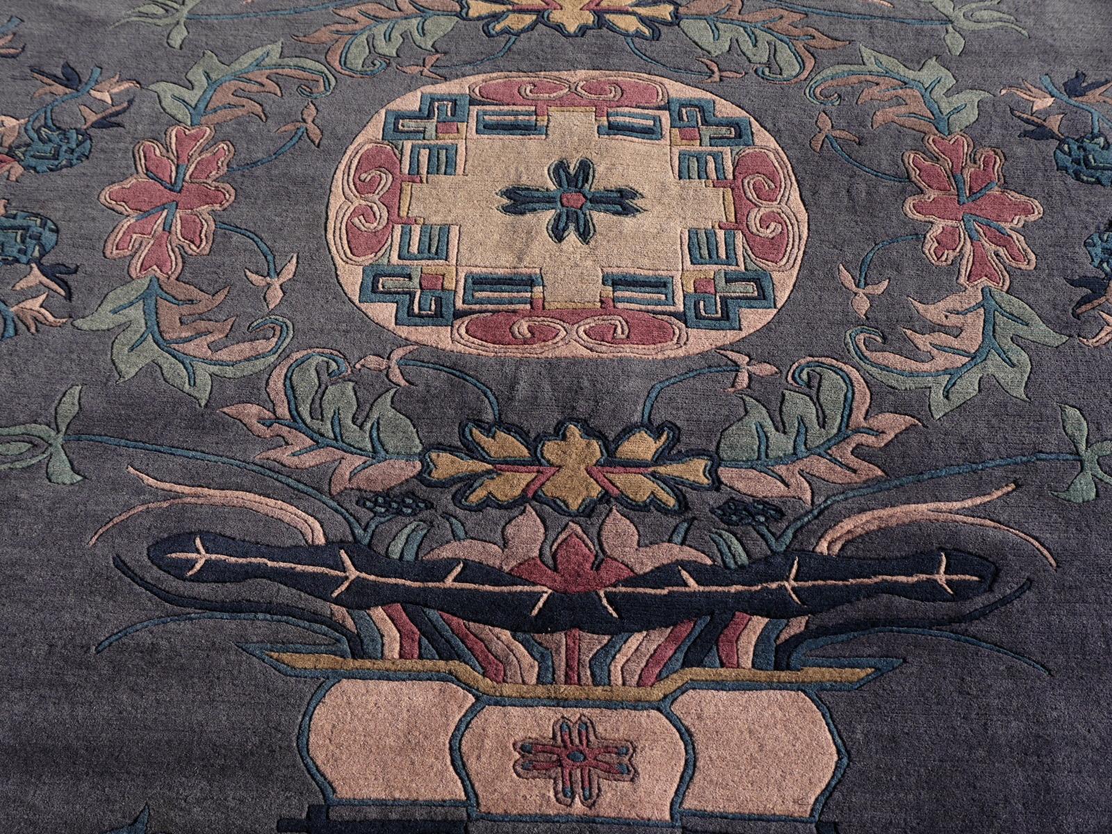 Tibetischer handgeknüpfter traditioneller Vintage-Teppich im chinesischen Khotan-Stil (Ende des 20. Jahrhunderts)