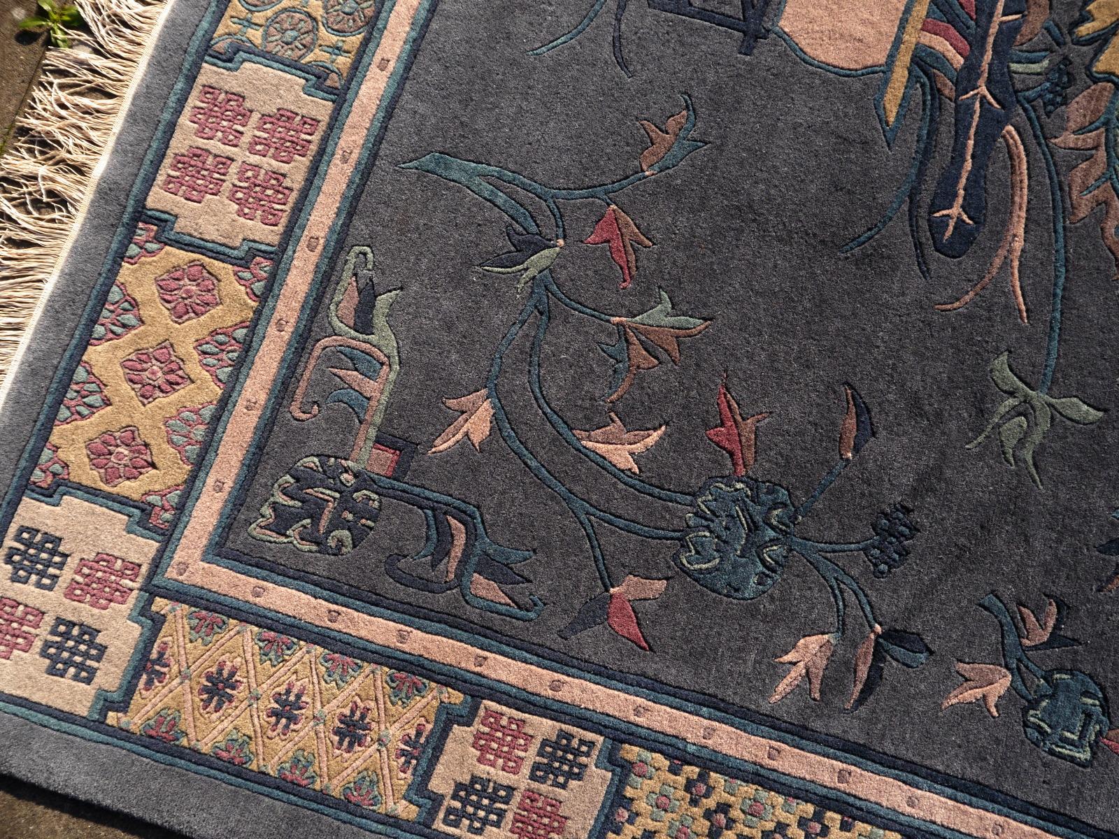 Tibetischer handgeknüpfter traditioneller Vintage-Teppich im chinesischen Khotan-Stil (Wolle)