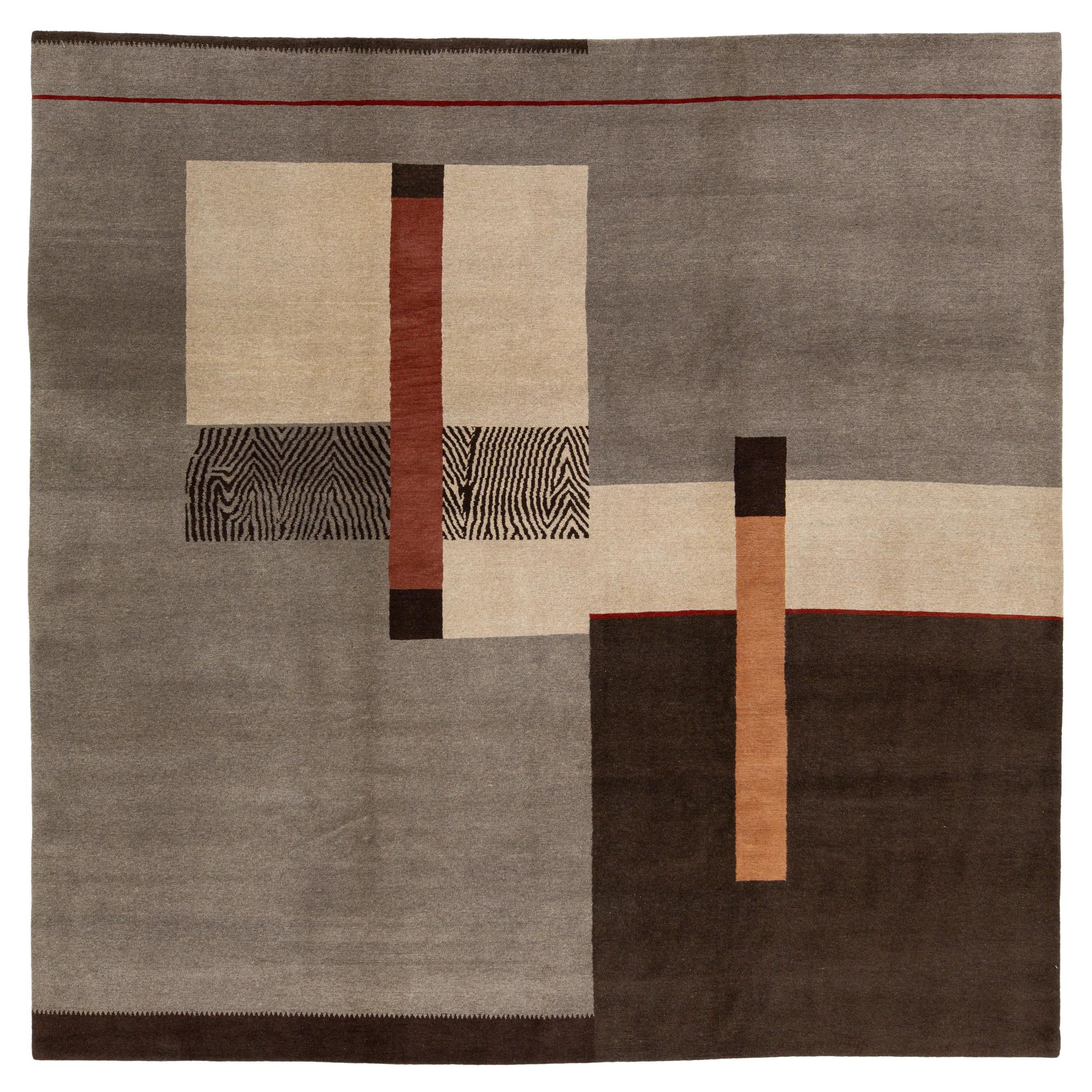 Tibetan Hand-Knotted Wool 
Silk Rug Abstract Modern Geometric in Gray and Brown en vente