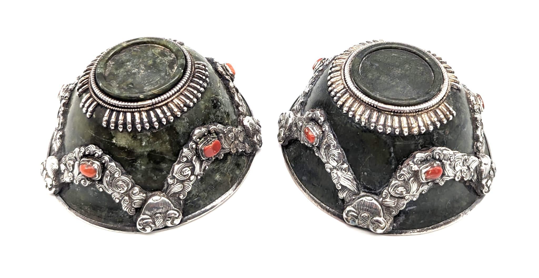 Nepalese Ciotole da tè in giada tibetana e argento sterling, una coppia in vendita