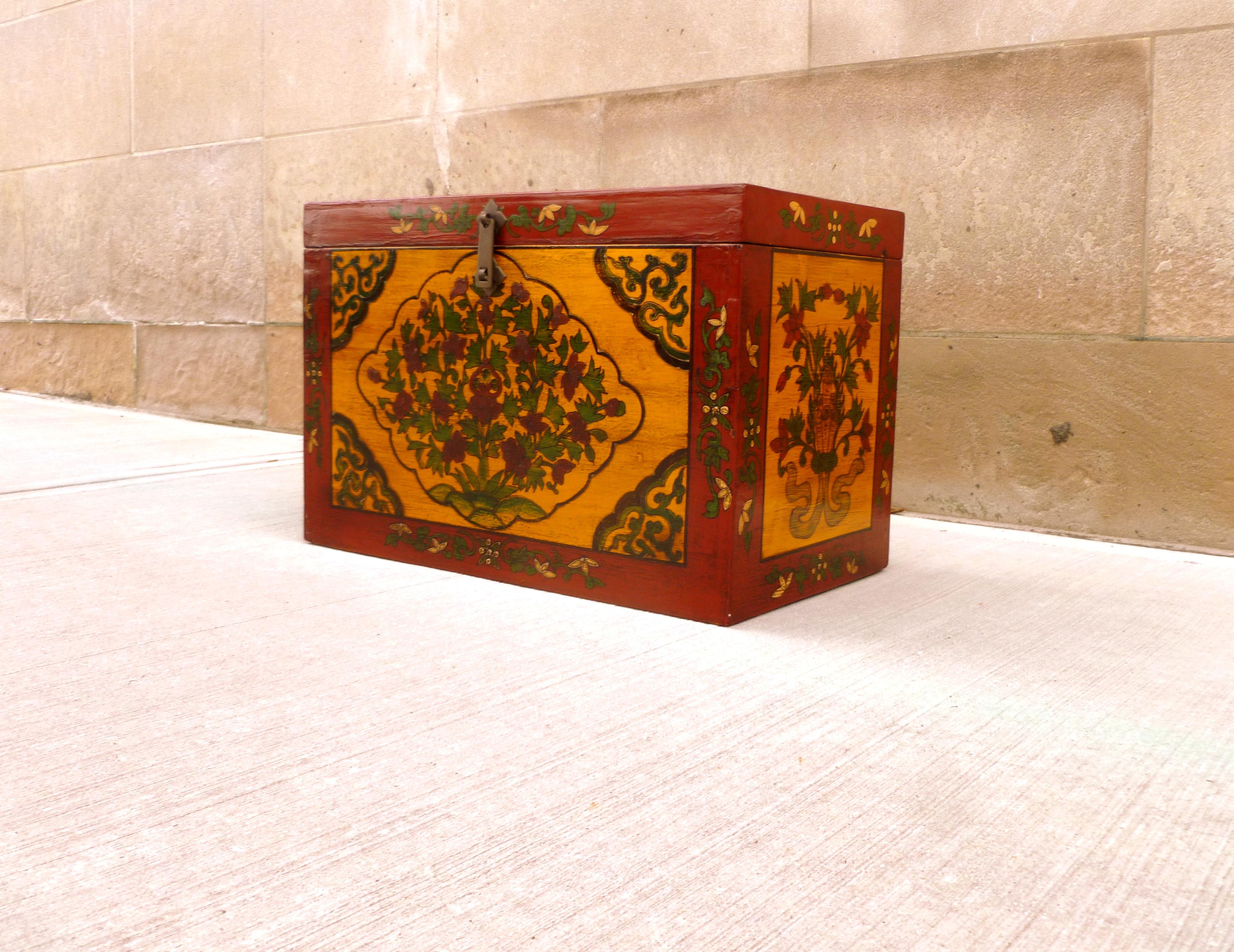 Tibetan Large box with Hand Painted Polychrome Floral Motif In Good Condition For Sale In Greenwich, CT